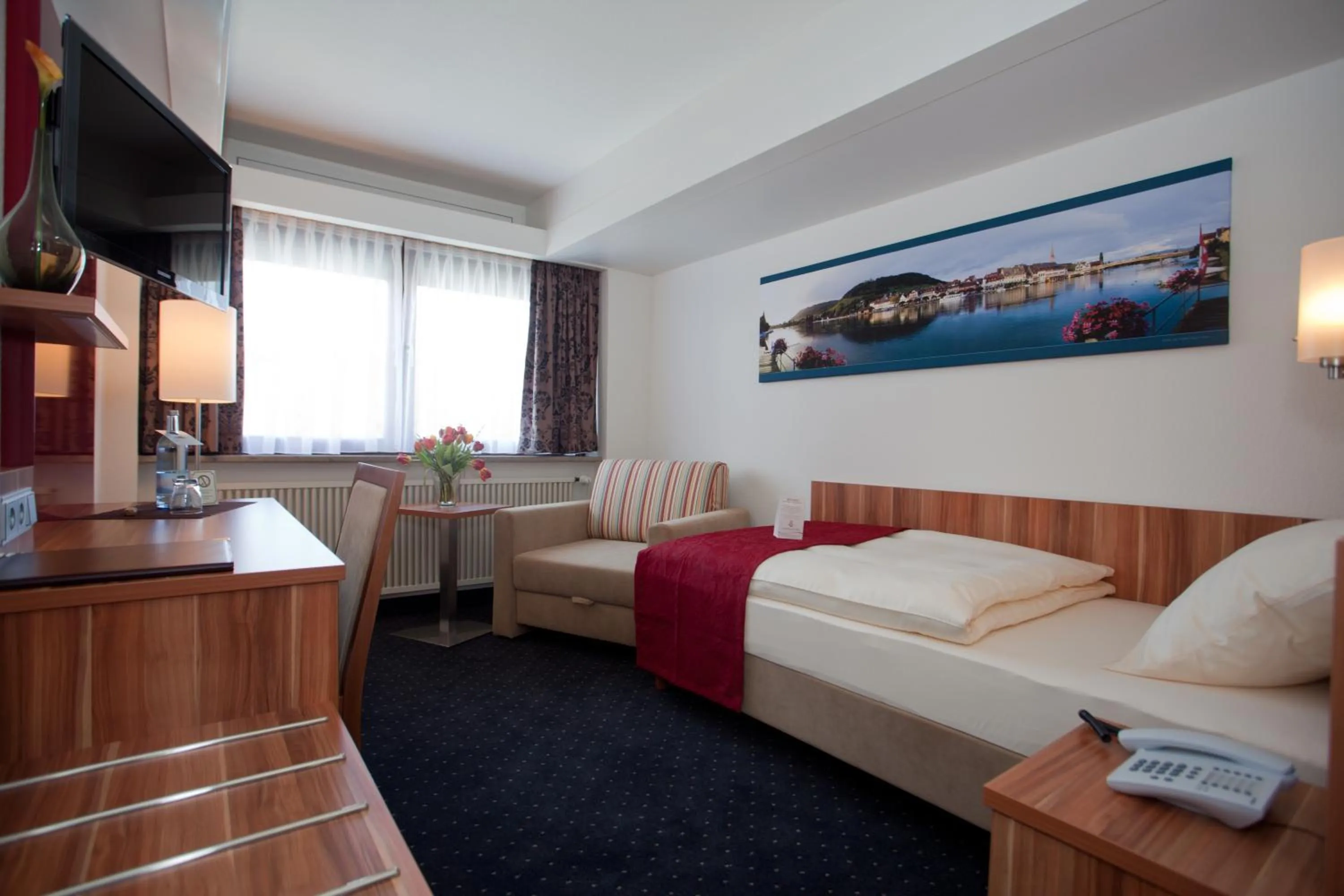 Photo of the whole room, Bed in Hotel Knaus am Hafen
