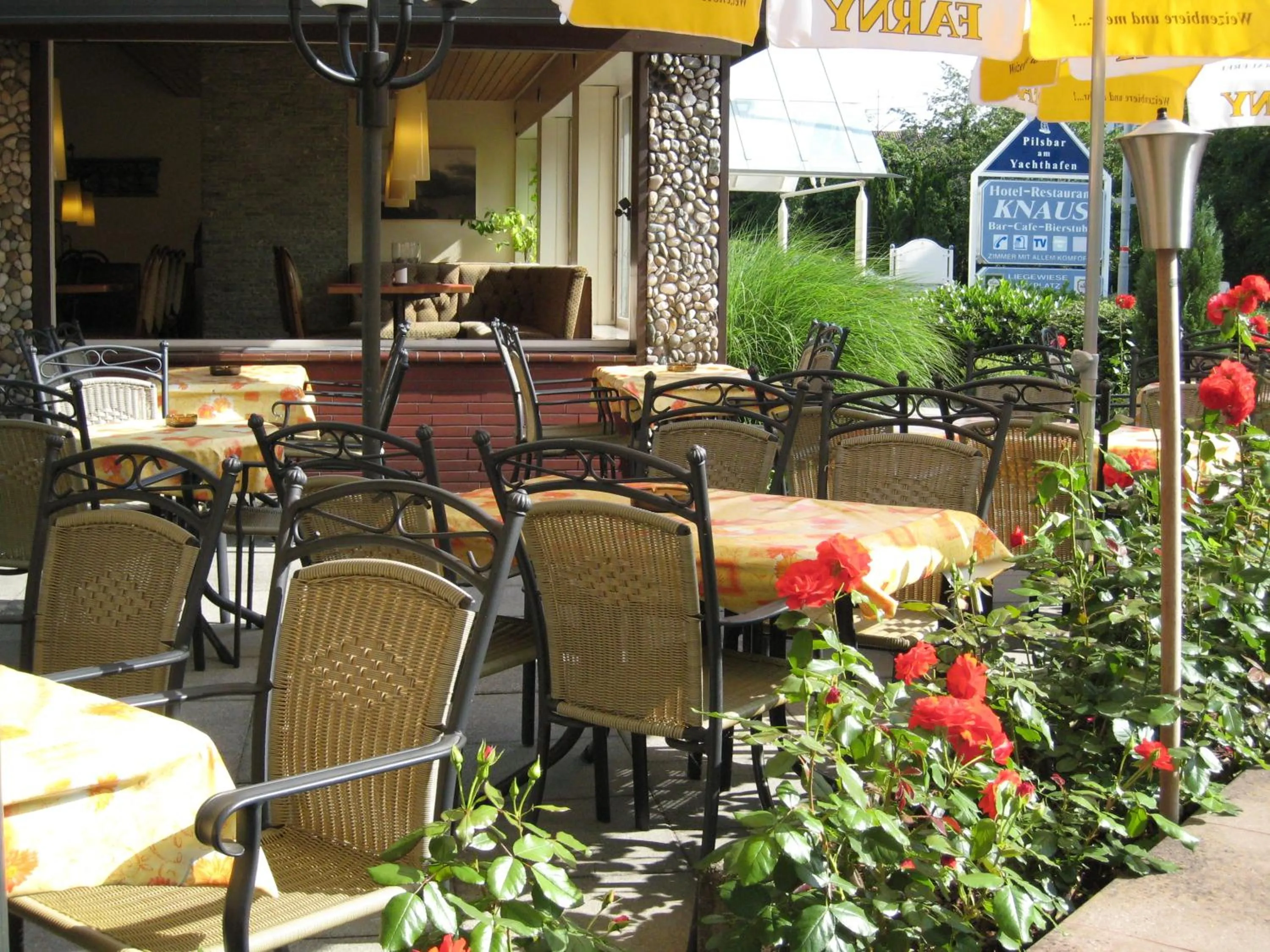 Restaurant/places to eat in Hotel Knaus am Hafen