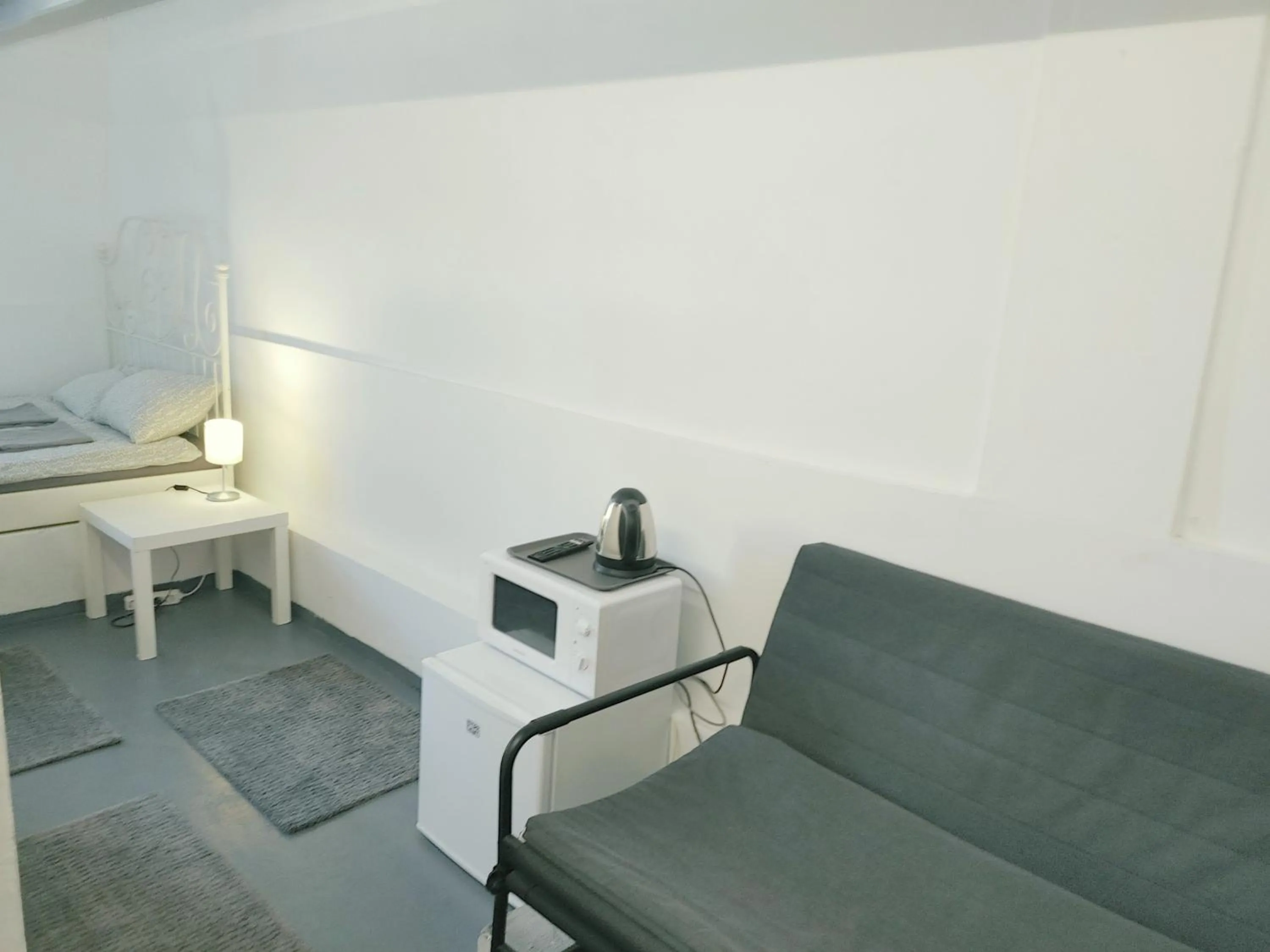 Photo of the whole room in Sleepover City Center GuestRooms