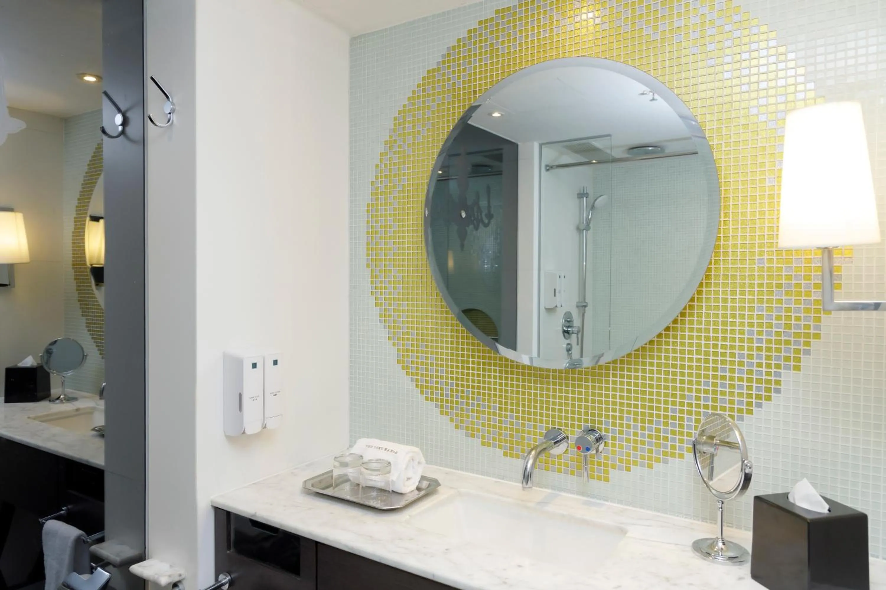 Toilet in The Luxe Manor