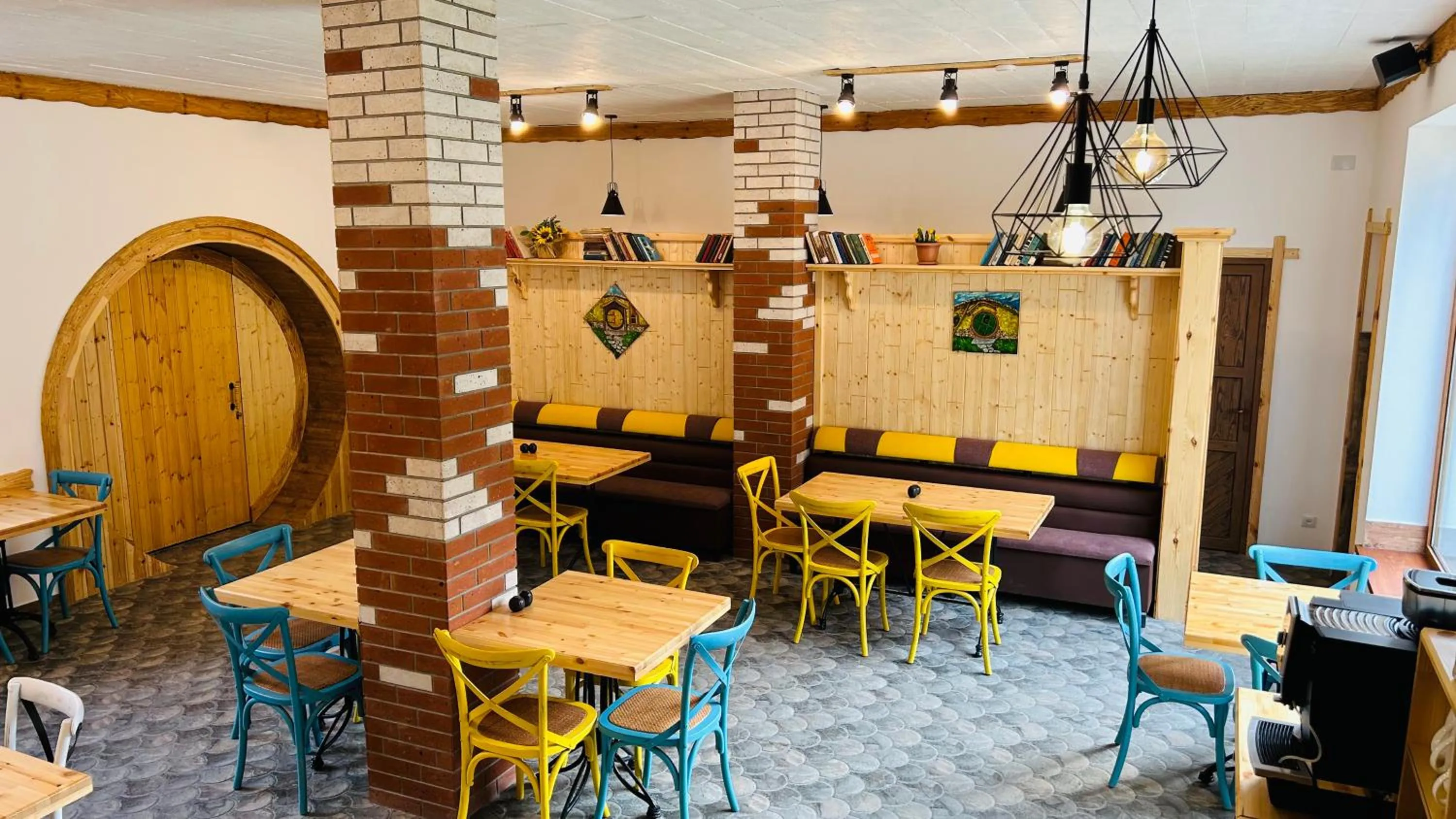 Restaurant/places to eat in Cozy House