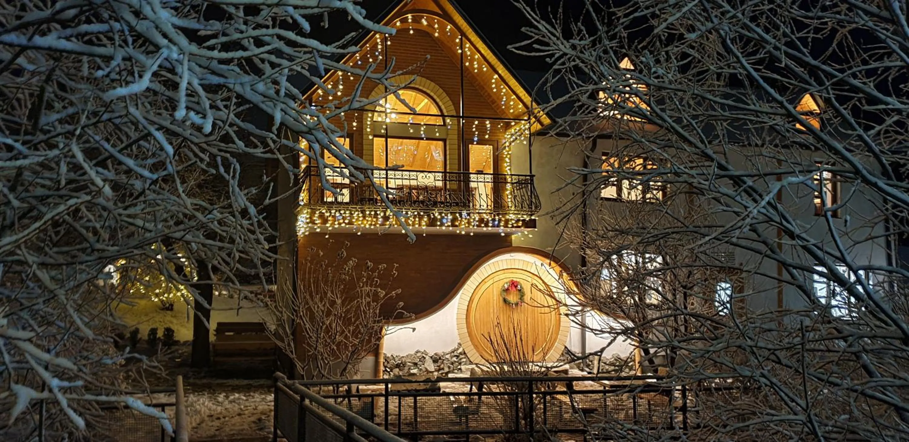 Restaurant/places to eat in Cozy House