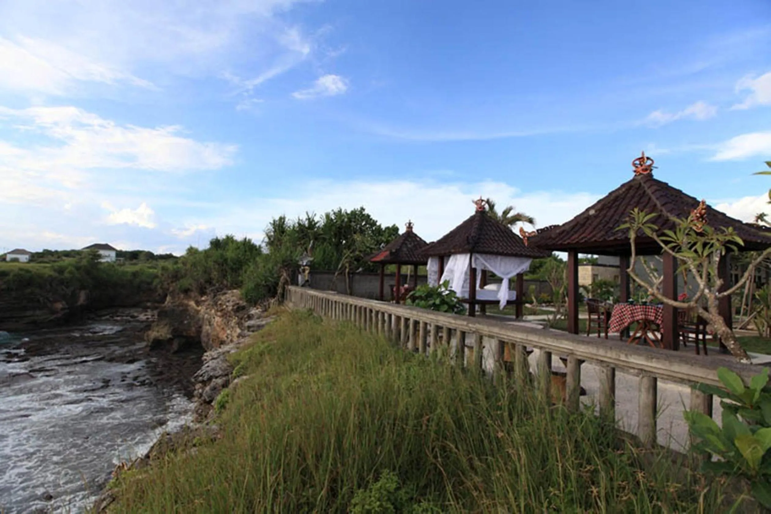 Restaurant/places to eat in Dodol Lembongan Cliff Sunset