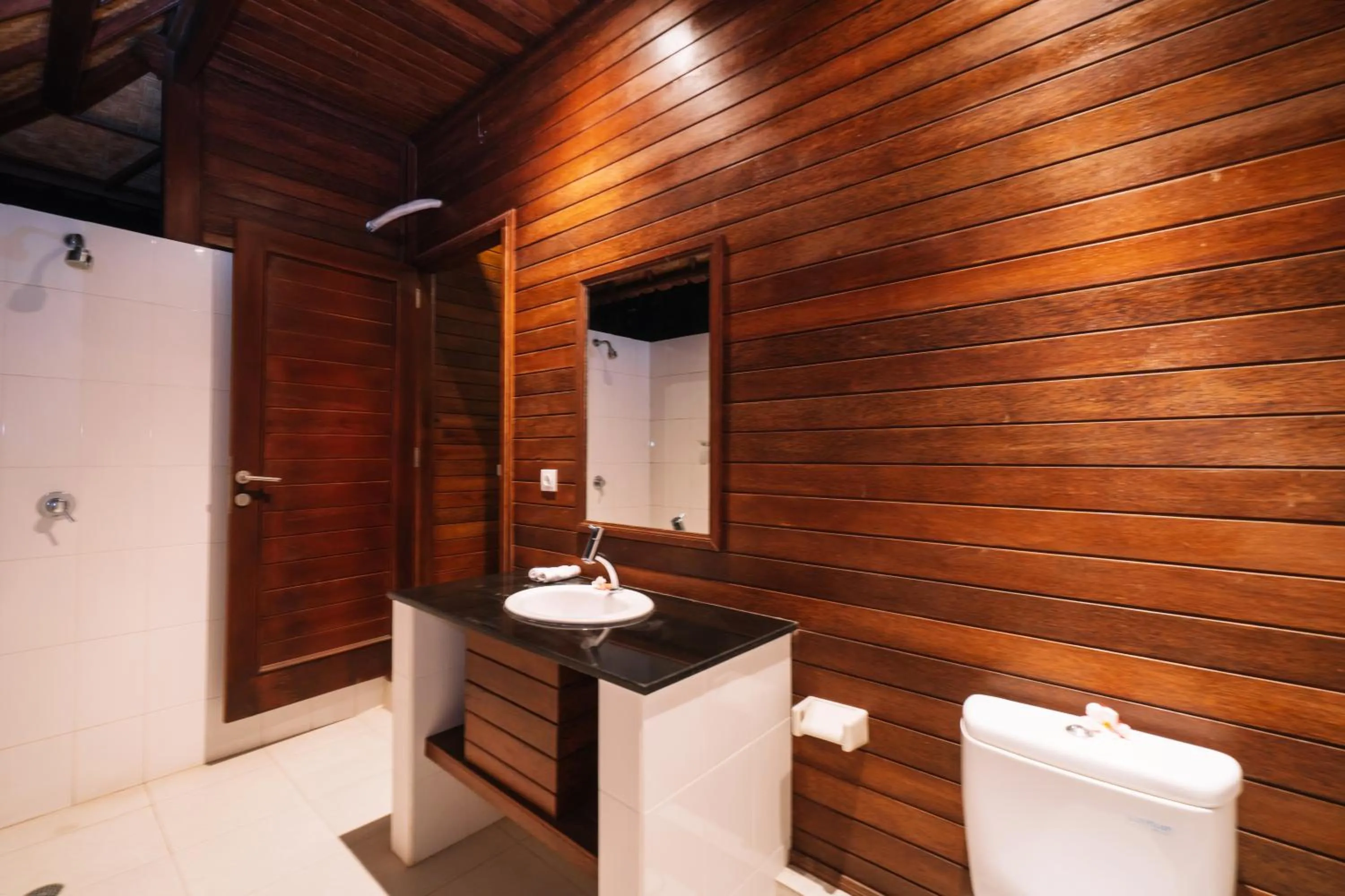 Bathroom in Dodol Lembongan Cliff Sunset