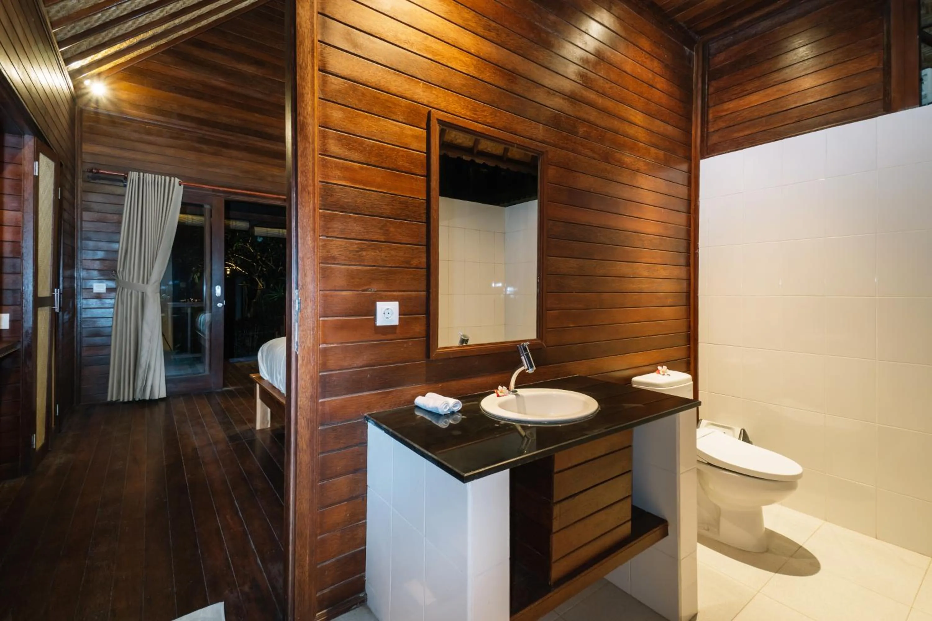Bathroom in Dodol Lembongan Cliff Sunset