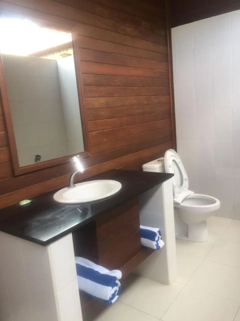 Bathroom in Dodol Lembongan Cliff Sunset