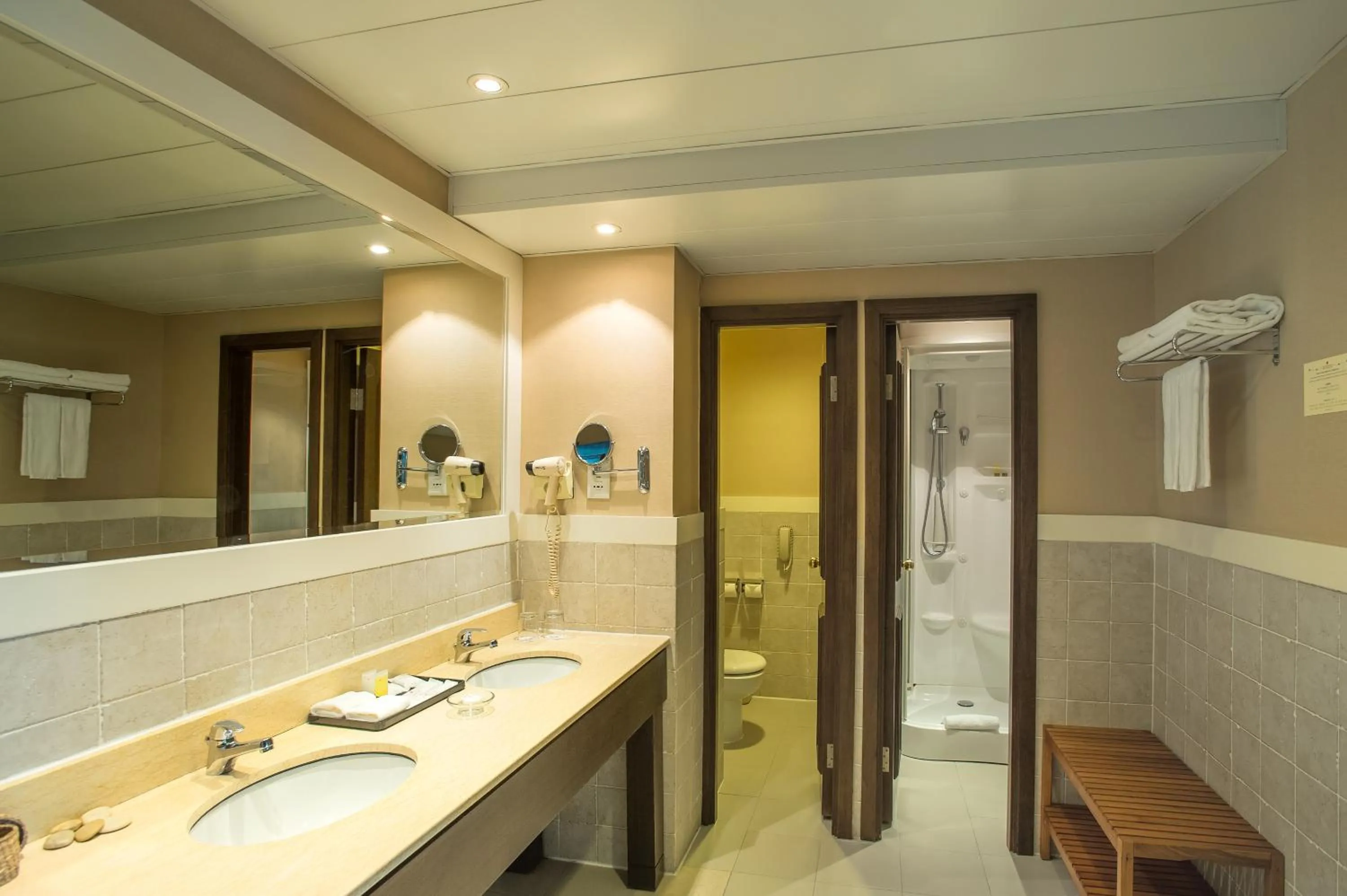 Bathroom in BEST WESTERN PLUS Hotel Hong Kong