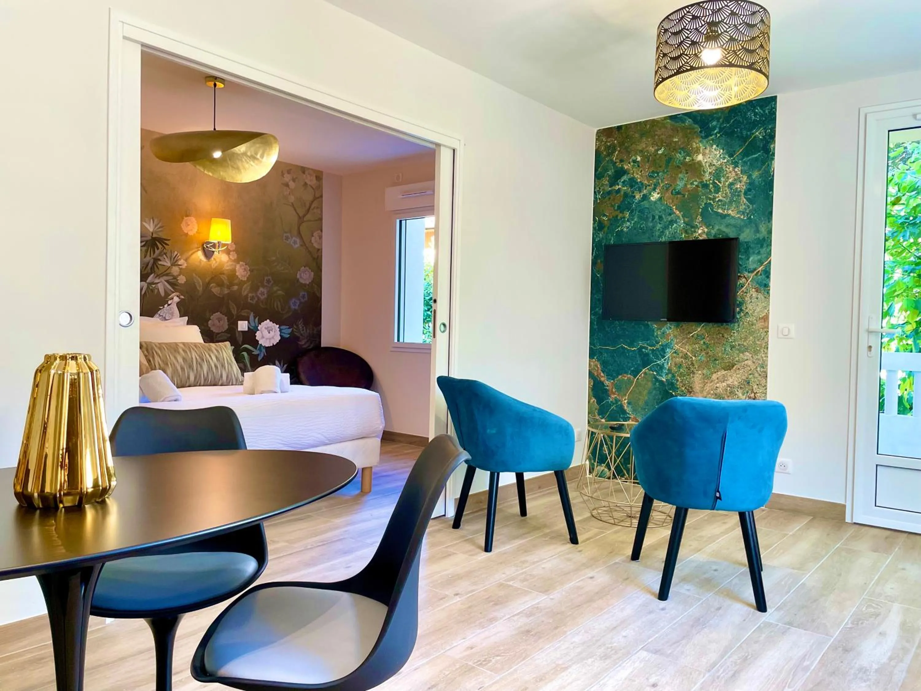 Two-Bedroom Suite in Villa Elisa M