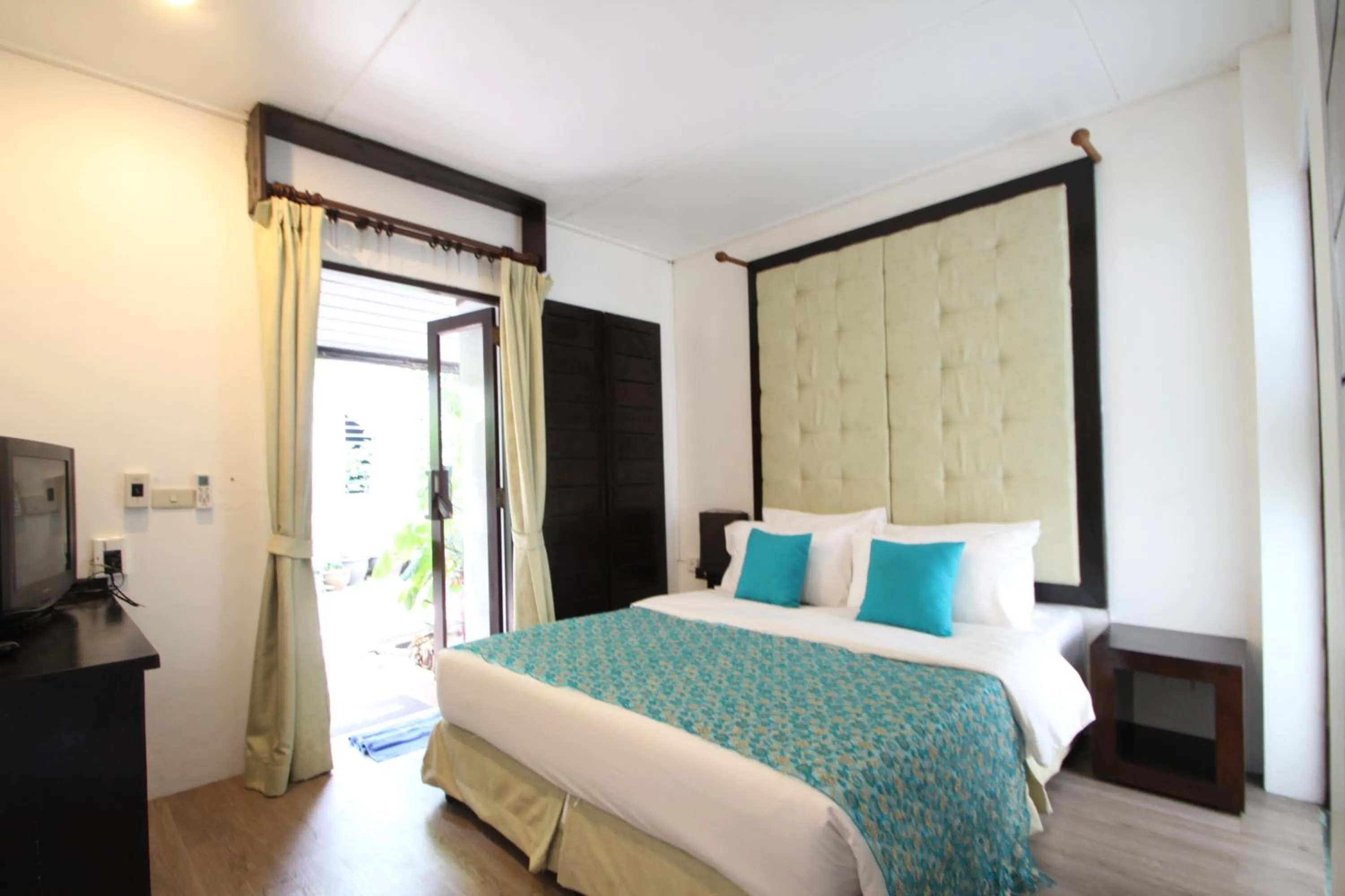 Photo of the whole room, Bed in Bliss Resort Krabi