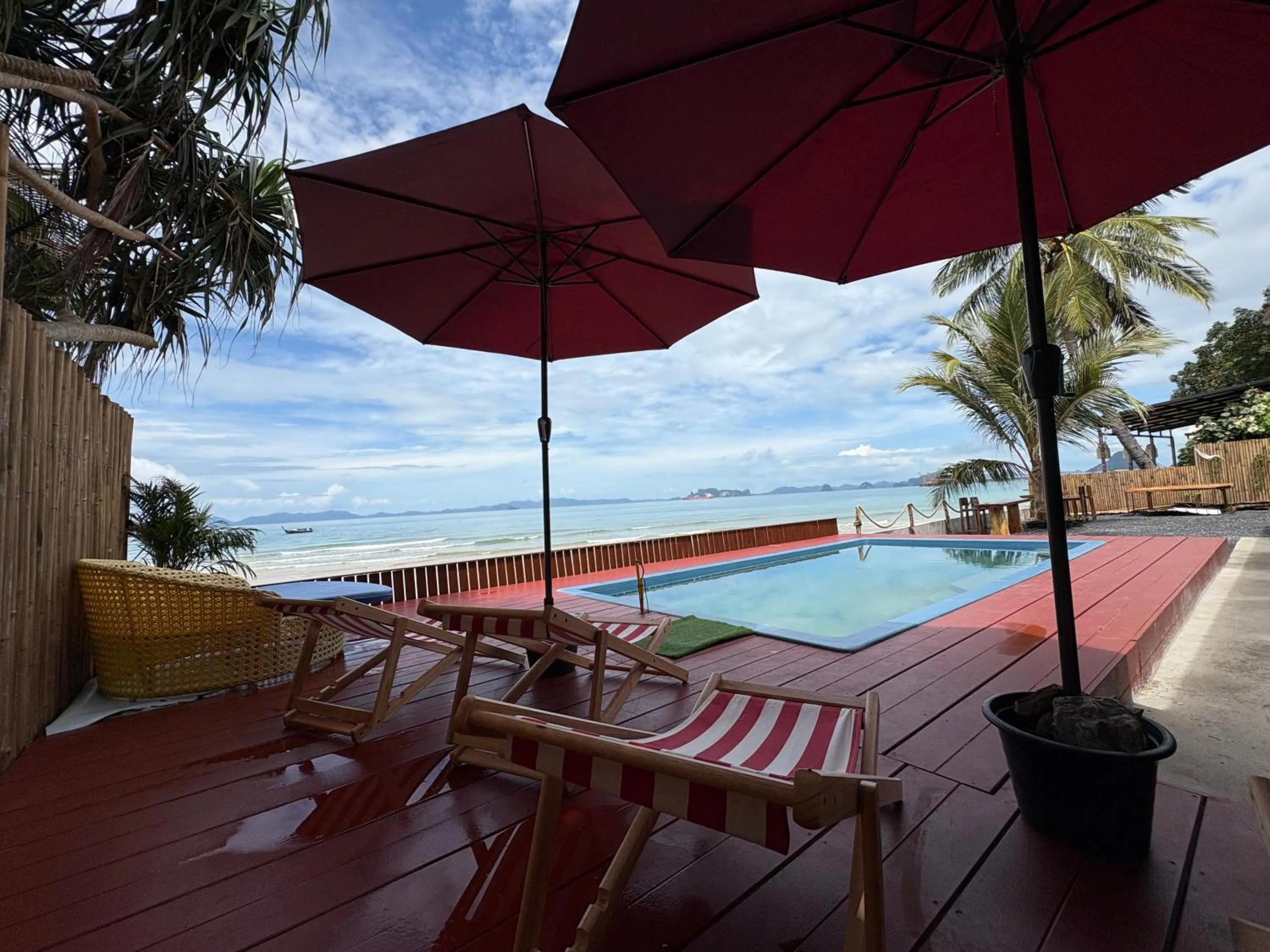 Swimming pool in Bliss Resort Krabi