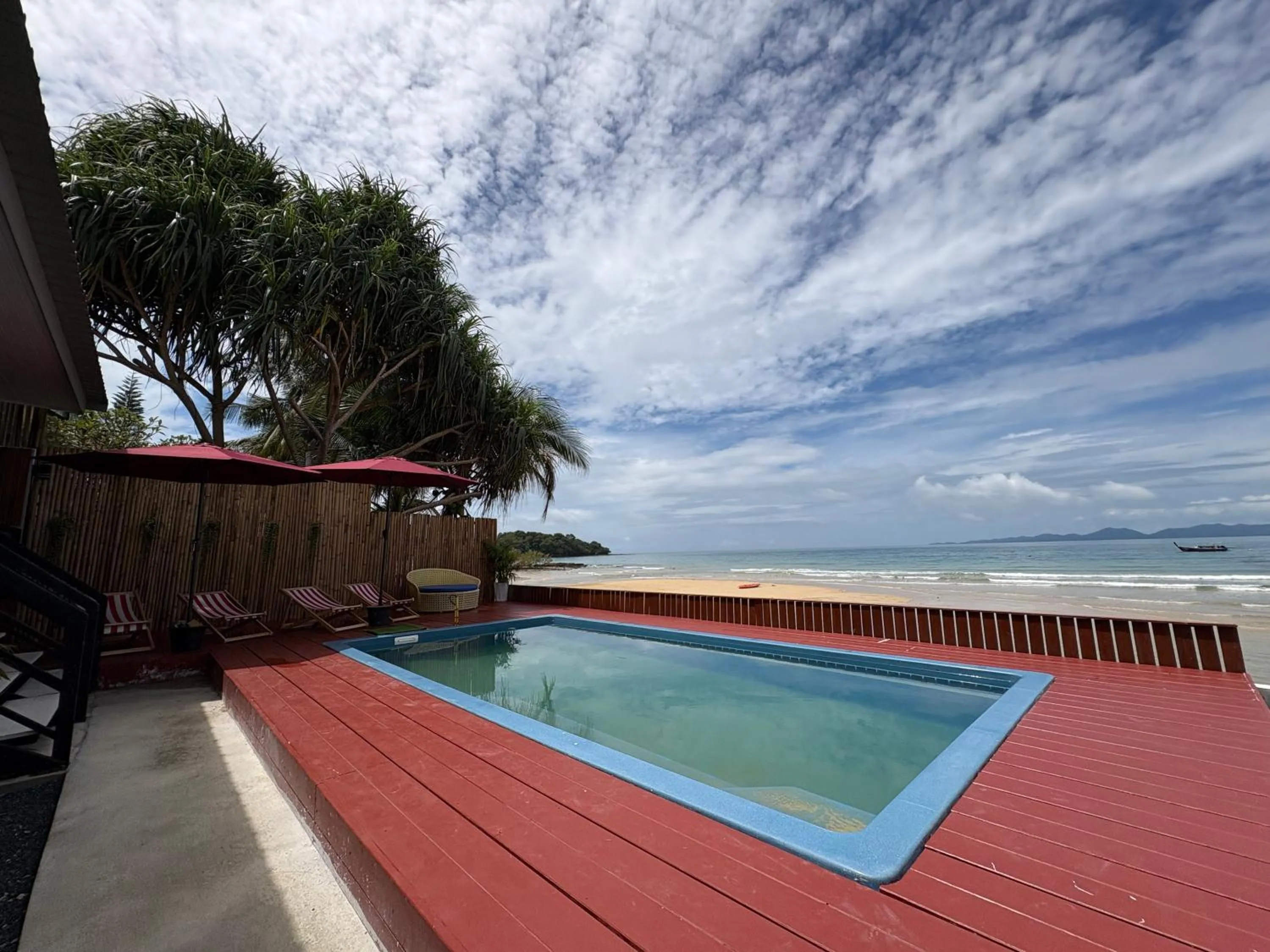 Swimming pool in Bliss Resort Krabi