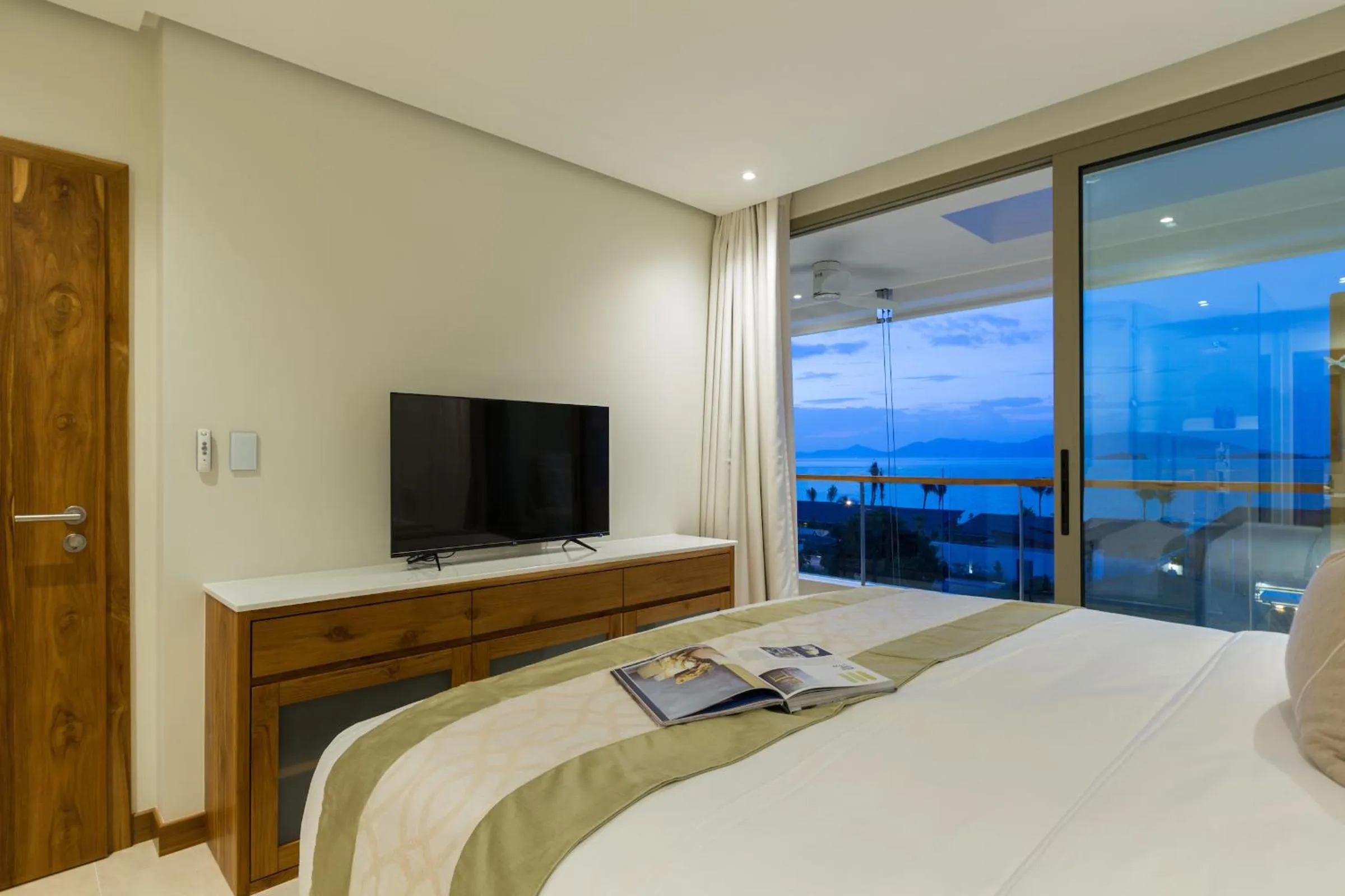 Bedroom, Bed in Chi - The Residence