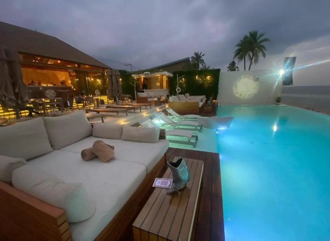 Restaurant/places to eat in Chi - The Residence