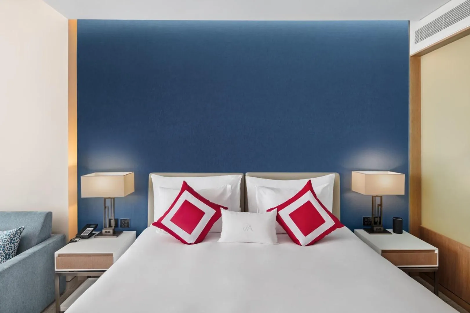 Bed in JA Lake View Hotel, Dubai