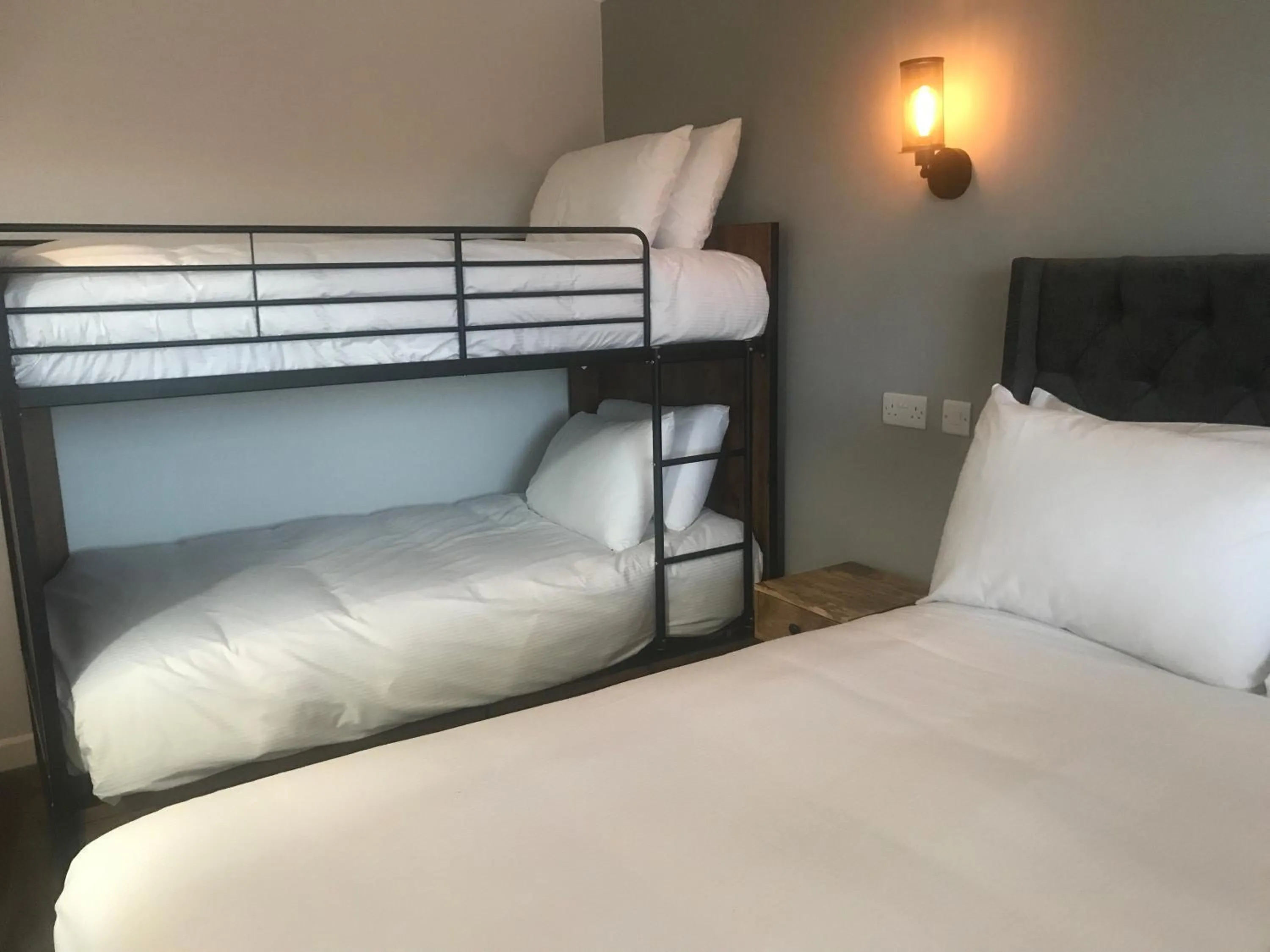 bunk bed, Bed in The Reubens