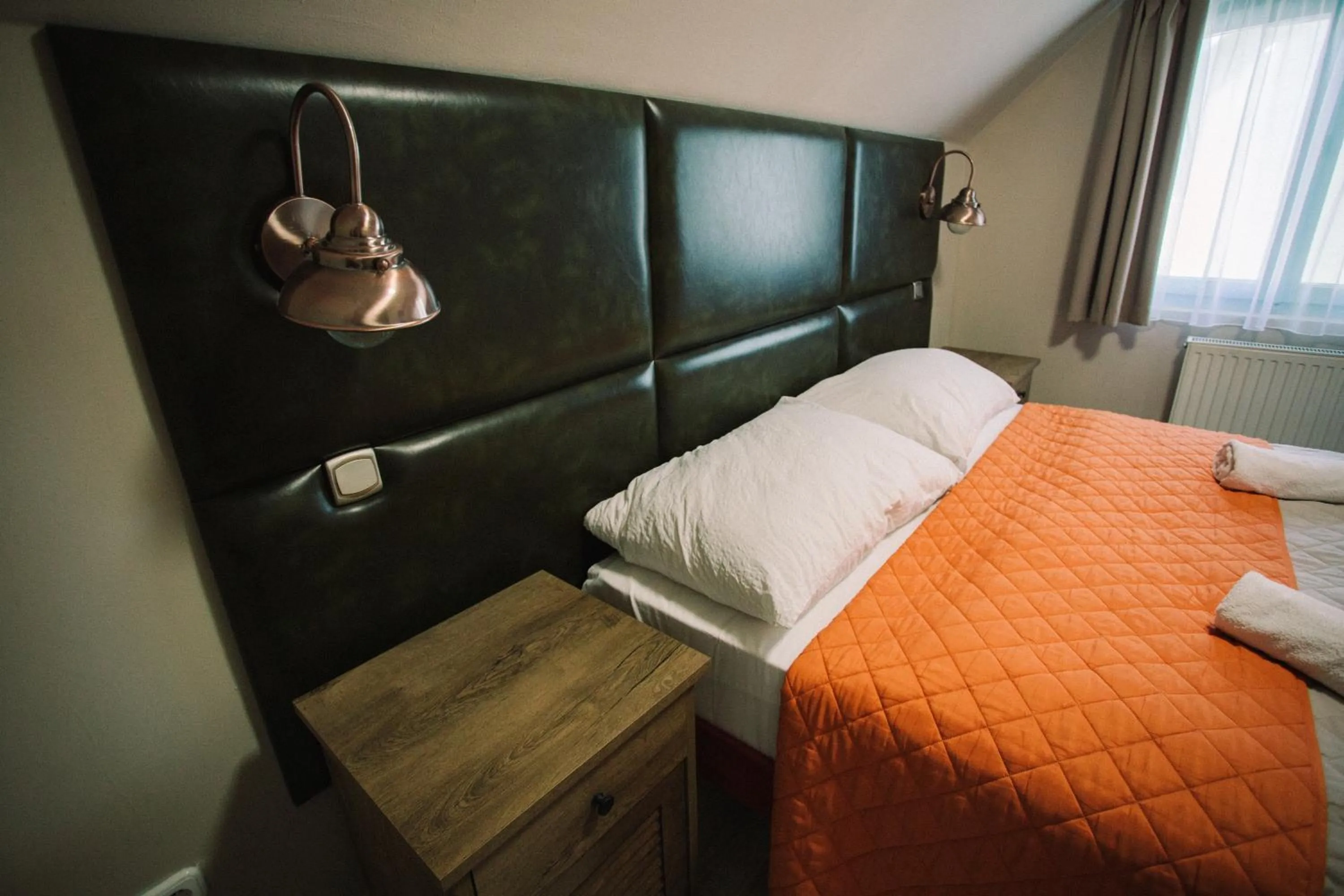 Bed in Ötösfogat Panzió