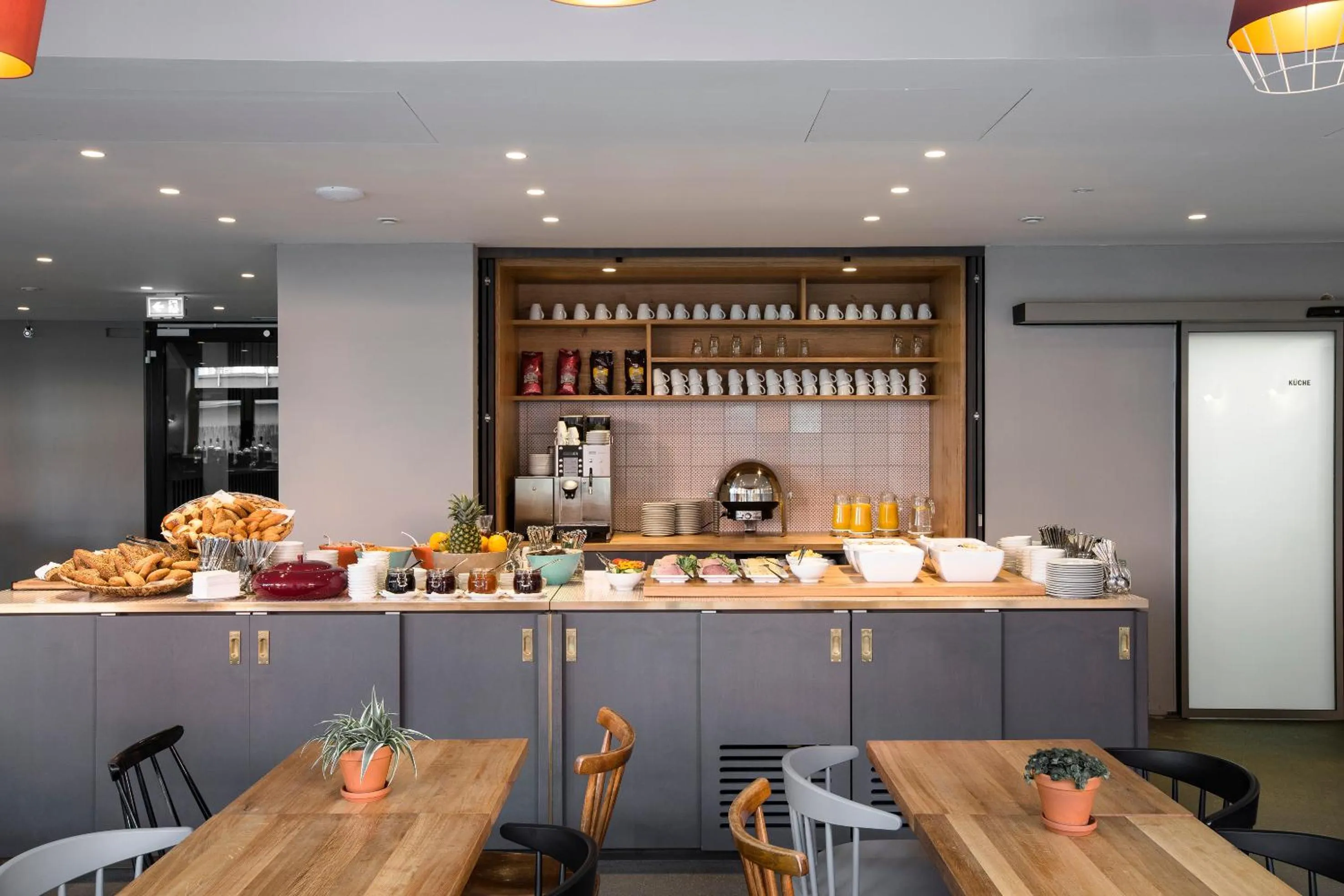 Restaurant/places to eat in Bold Hotel München Giesing