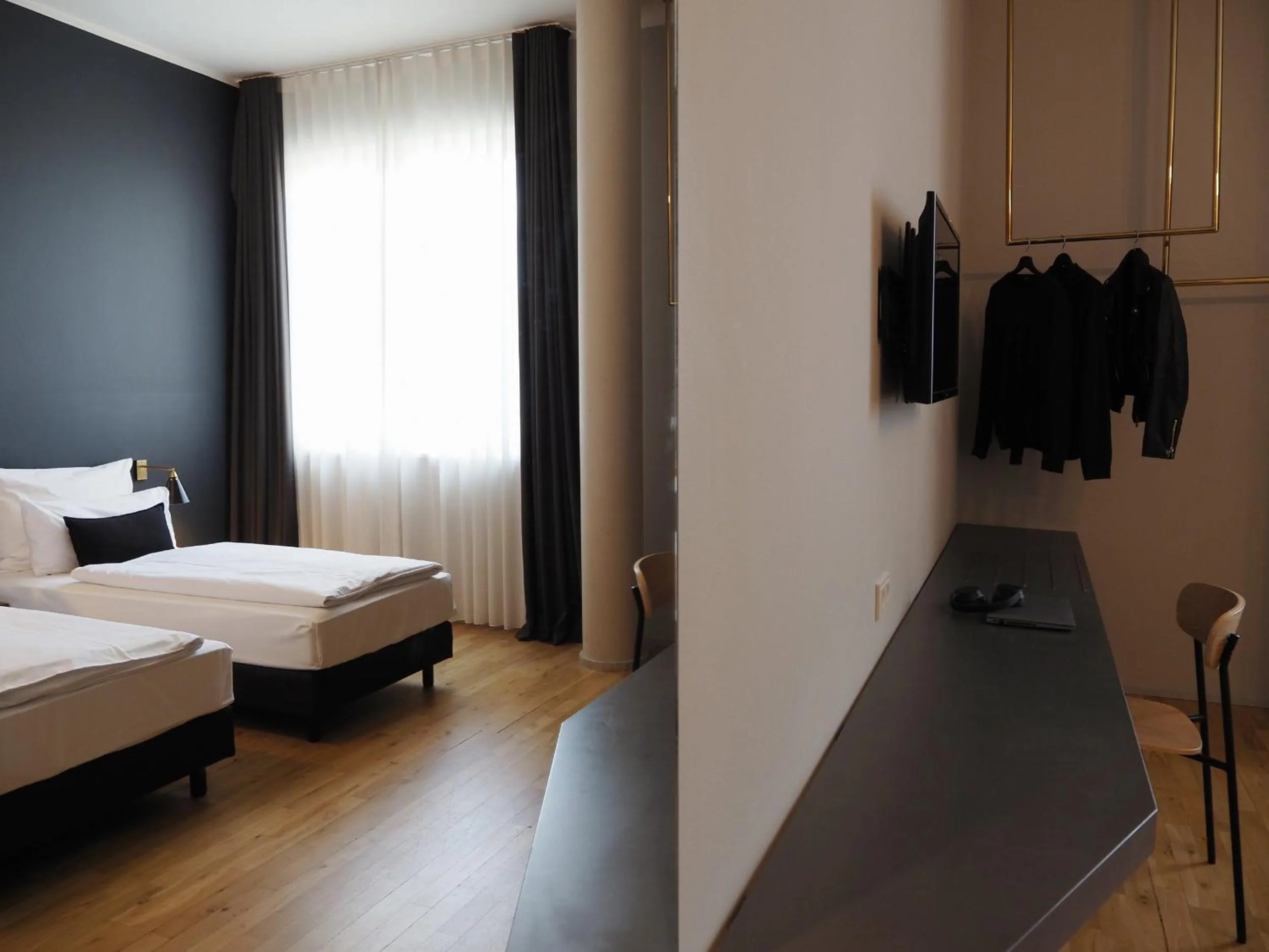 Photo of the whole room, Bed in Bold Hotel München Giesing
