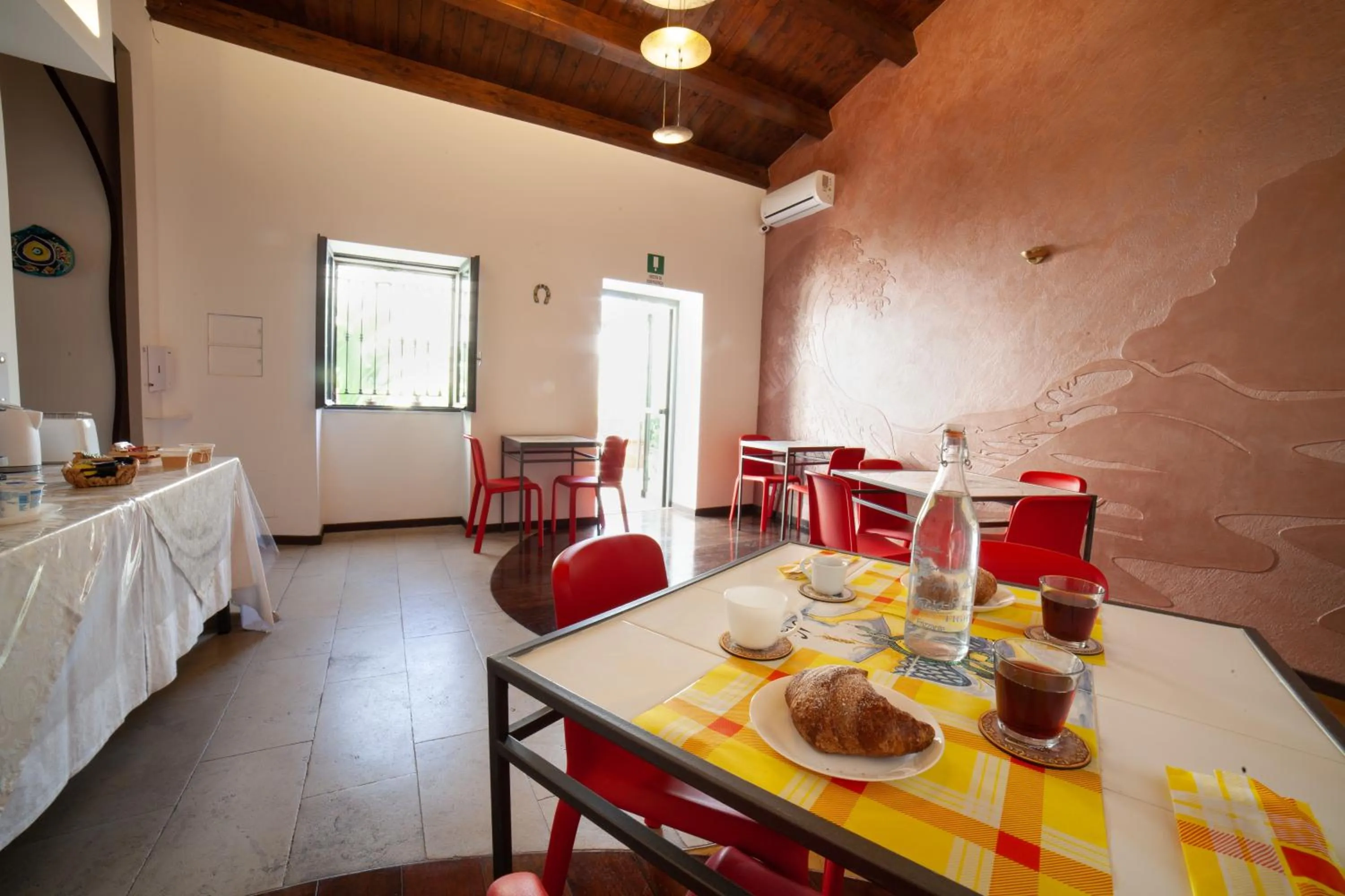 Communal lounge/ TV room in B&B Ninfeo Siracusa - Rooms & Breakfast