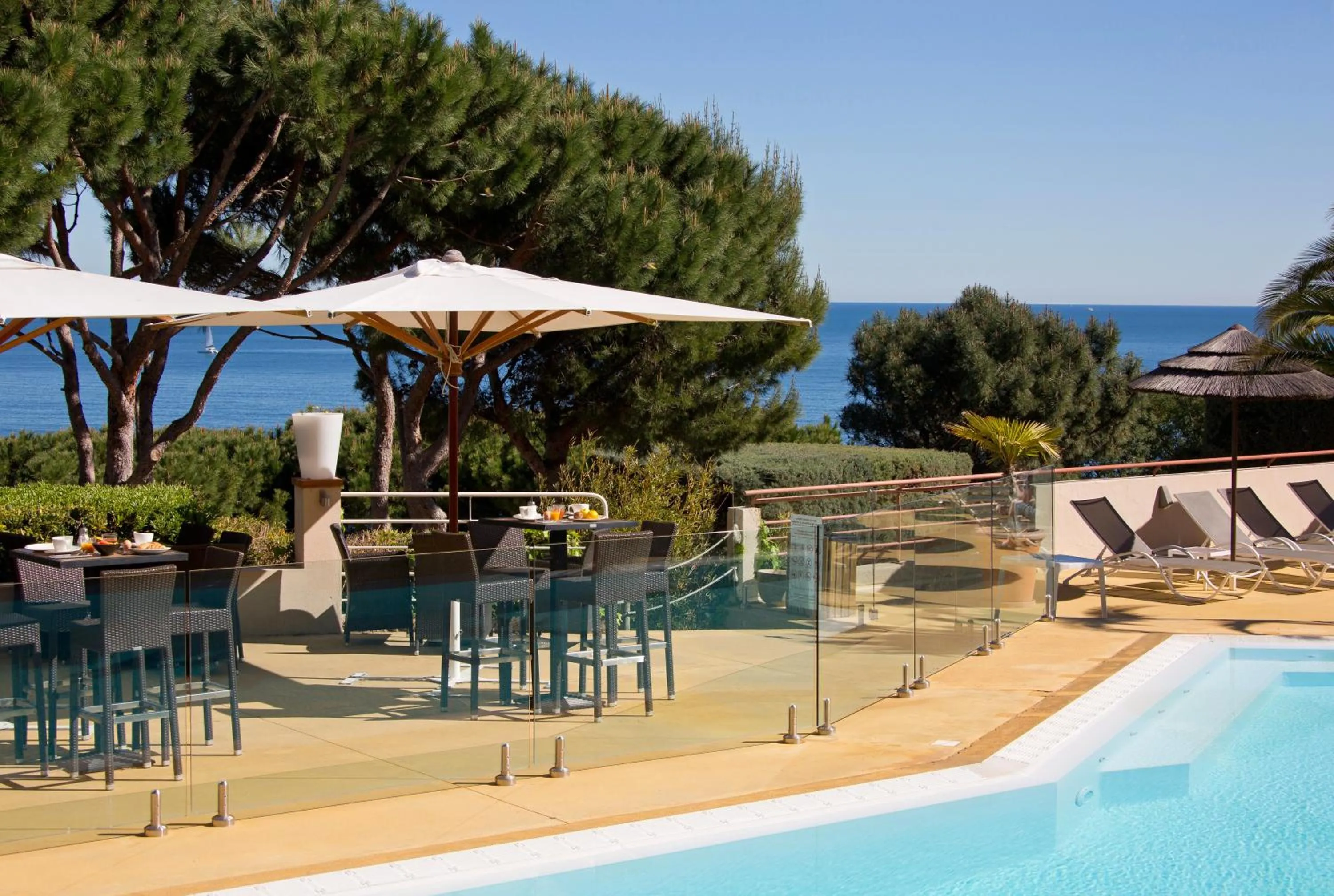 Patio in Hôtel & Spa Les Mouettes