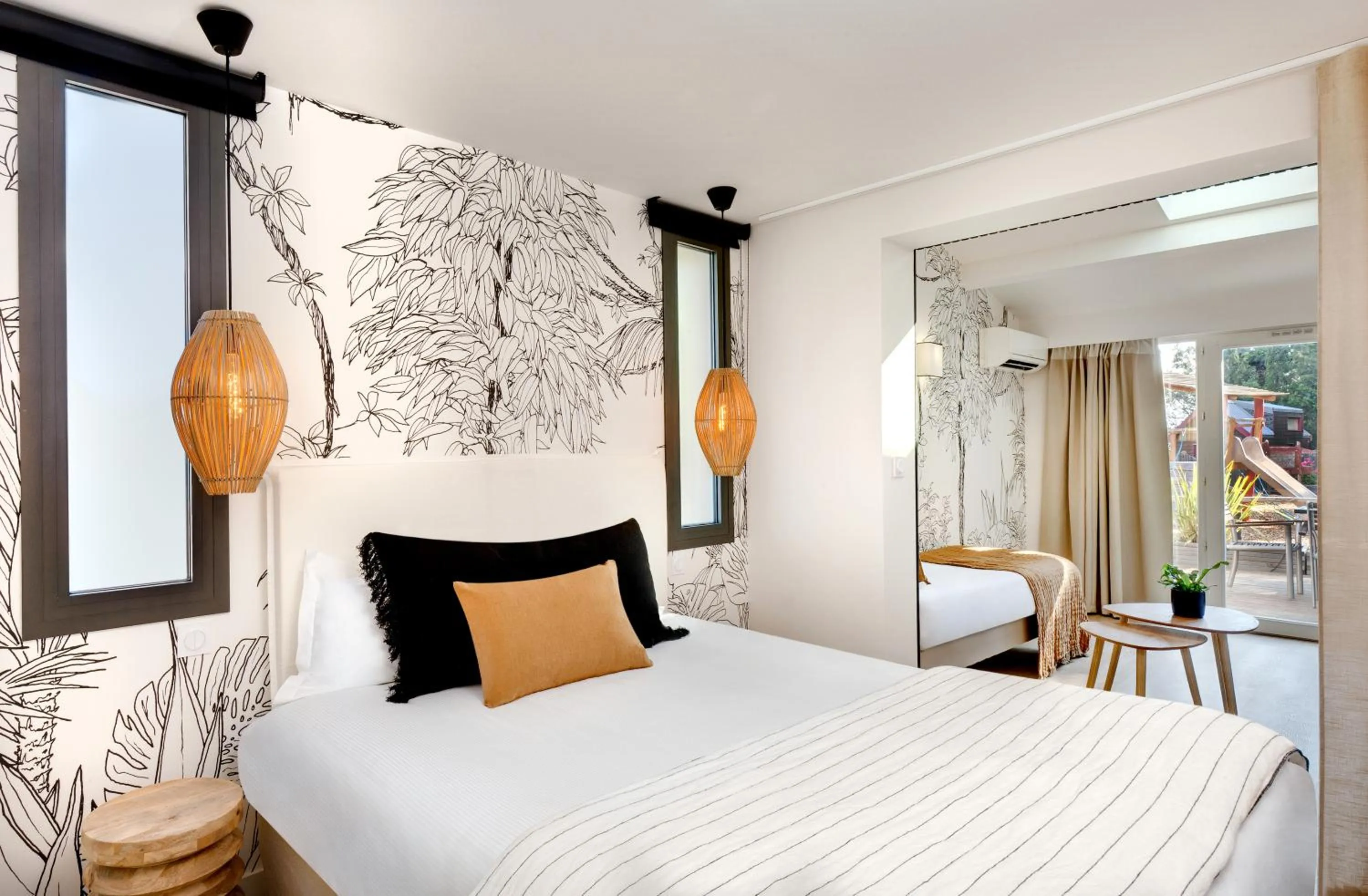 Bedroom, Bed in Hôtel & Spa Les Mouettes