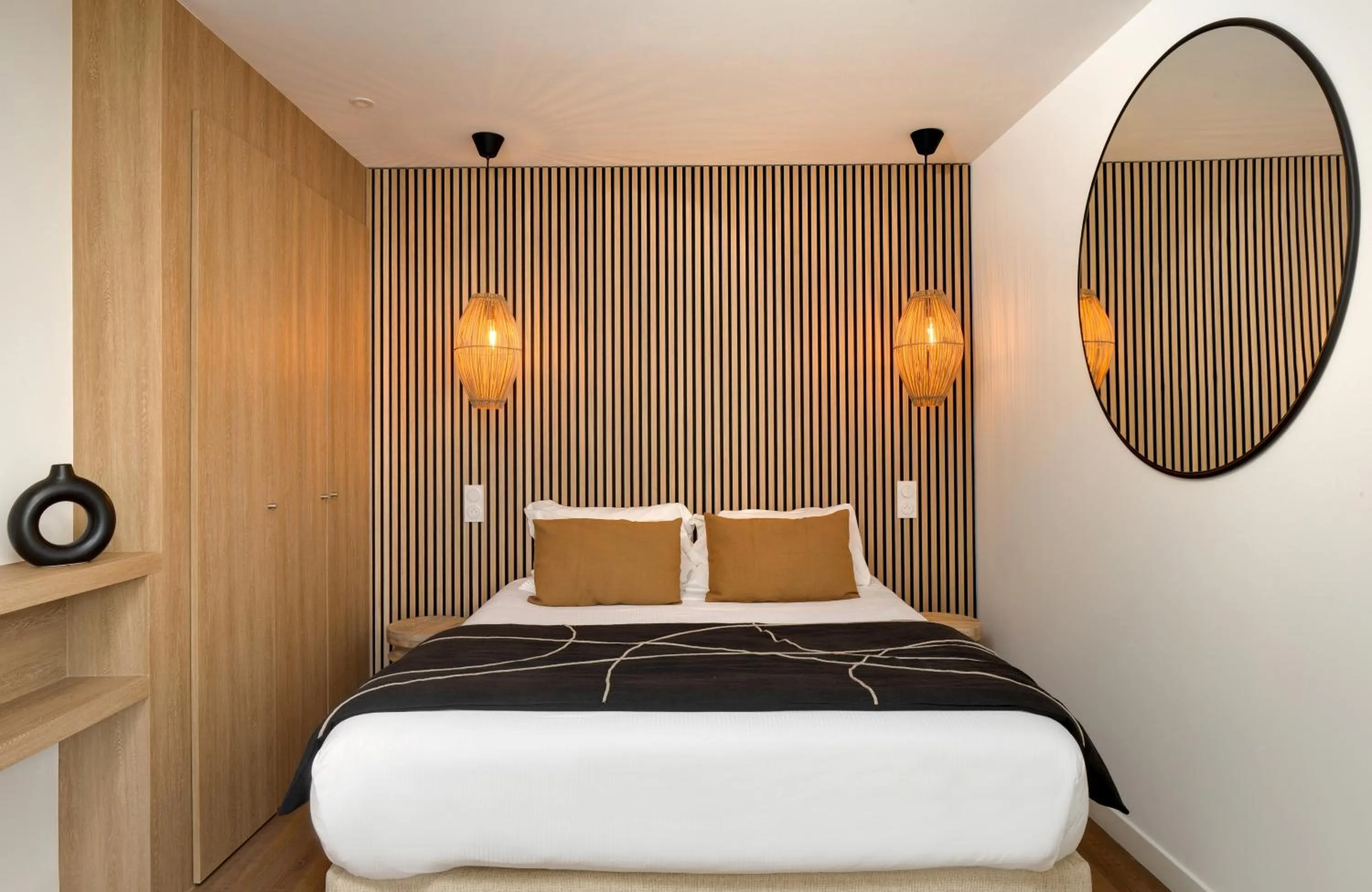 Bedroom, Bed in Hôtel & Spa Les Mouettes