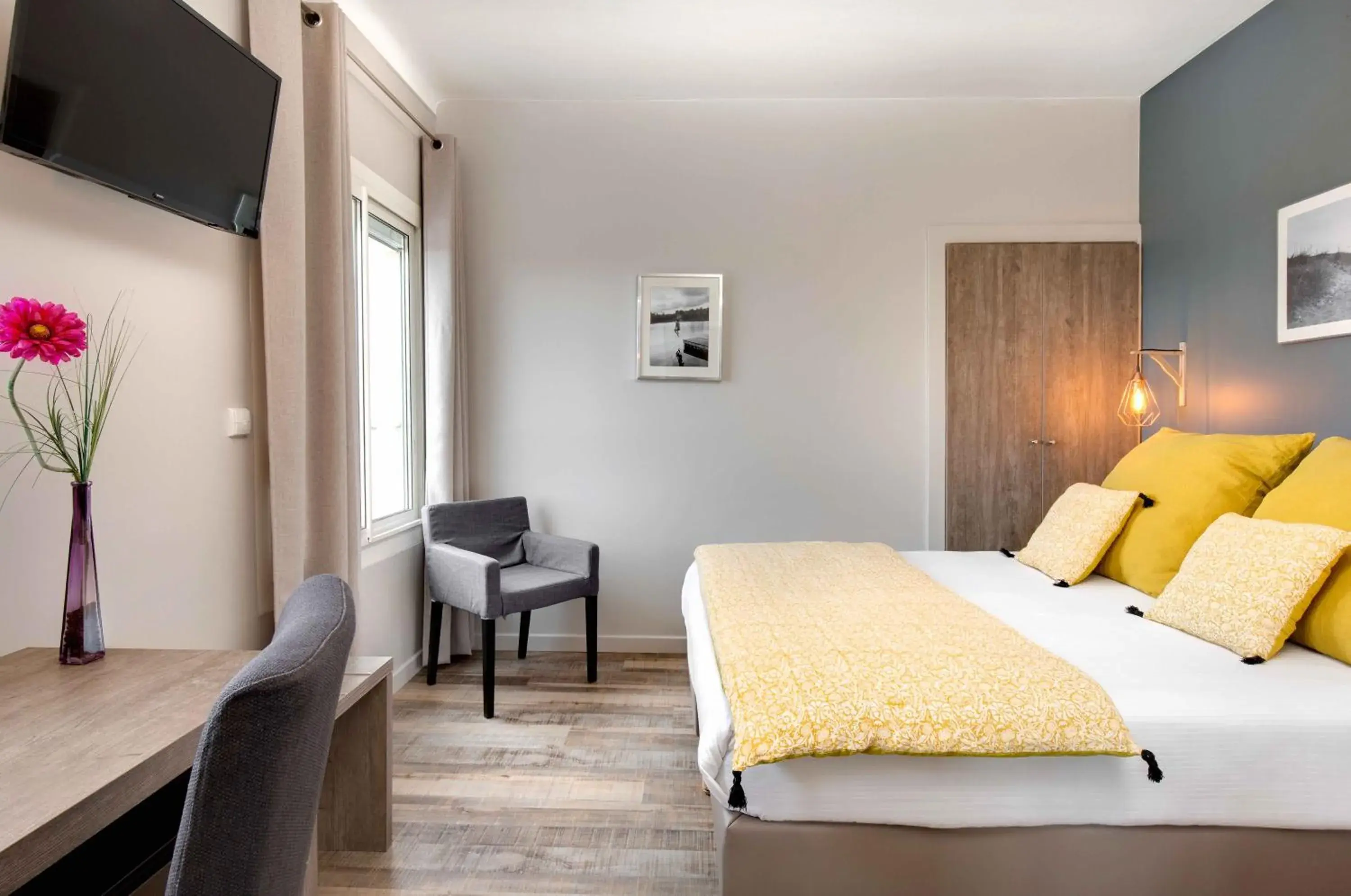 Double Room with Pool View in Hôtel & Spa Les Mouettes Double Room with Pool View in Hôtel & Spa Les Mouettes