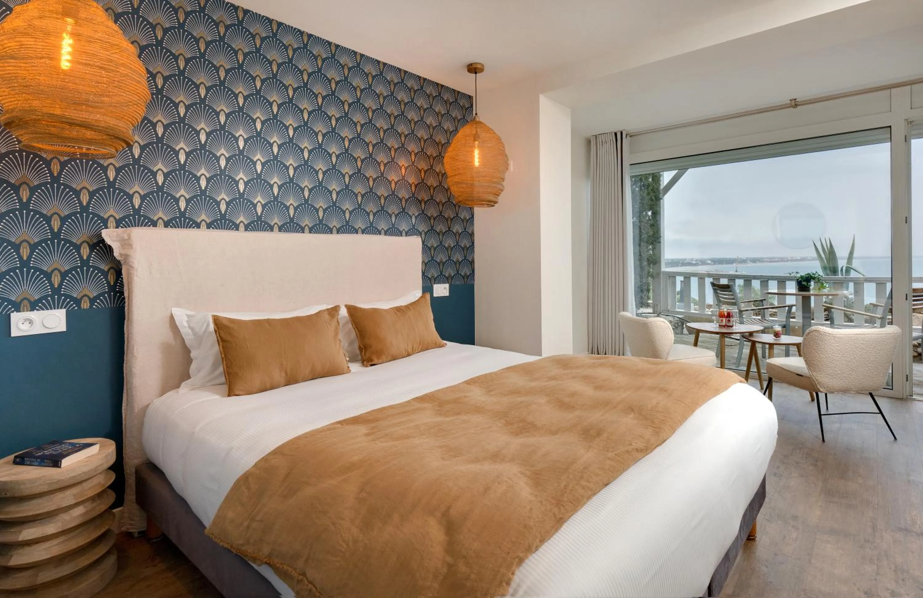 Bedroom, Bed in Hôtel & Spa Les Mouettes