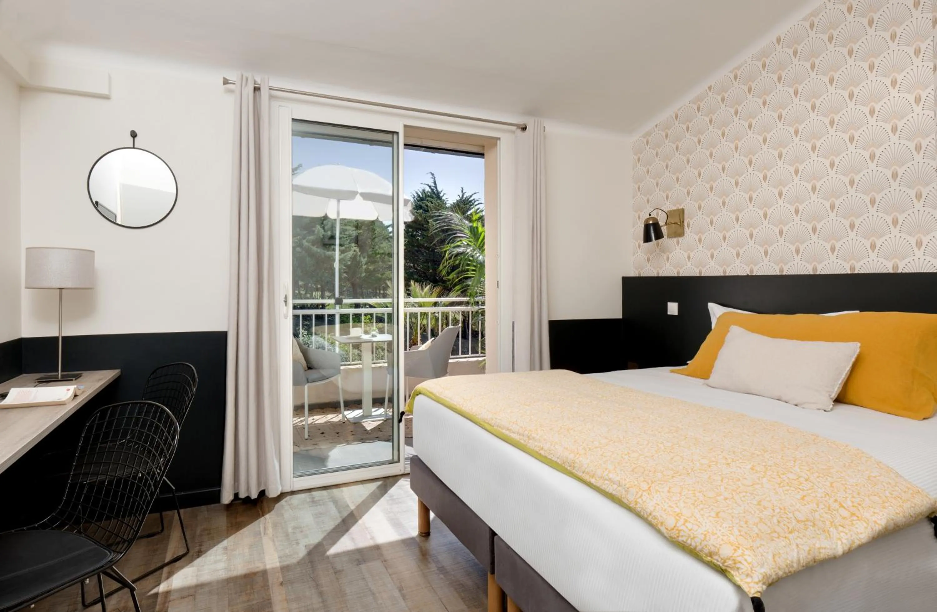 Photo of the whole room, Bed in Hôtel & Spa Les Mouettes