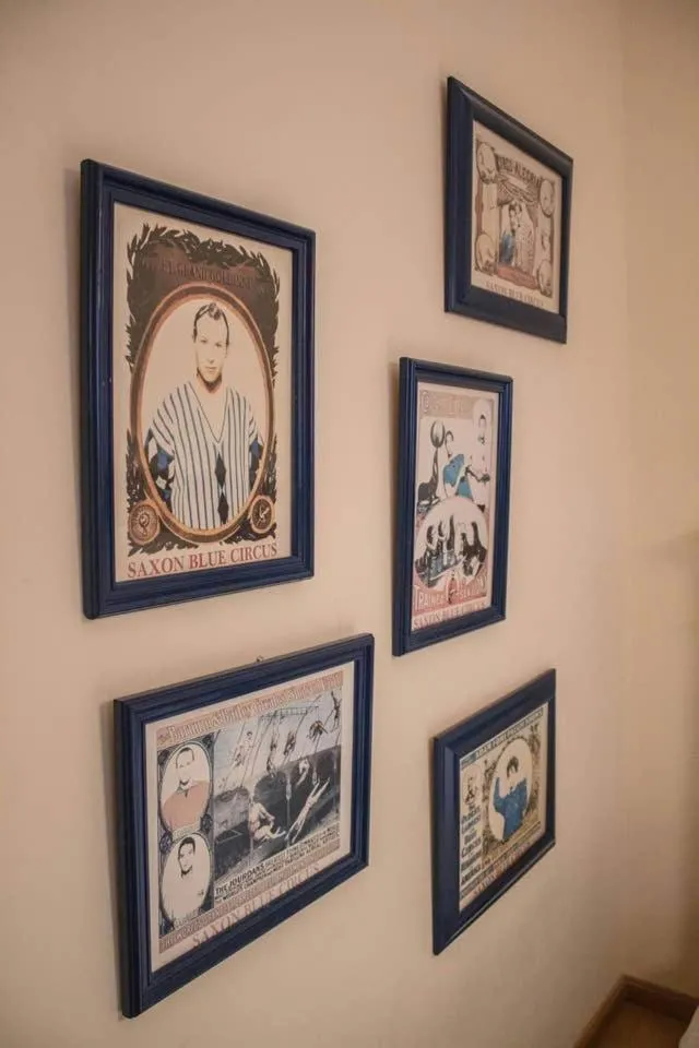 Decorative detail in Martin Gamero Apartments