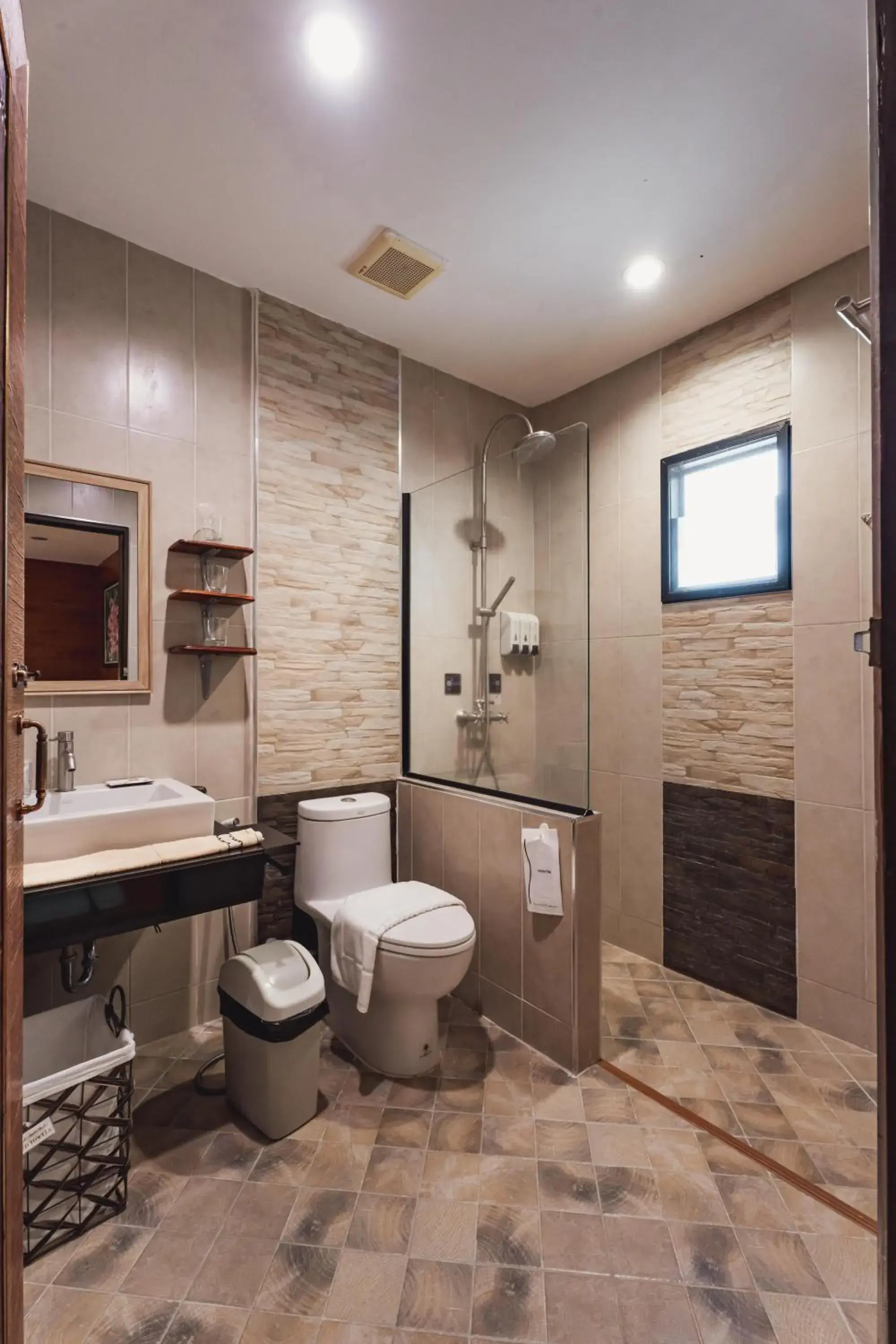 Deluxe Junior Suite in Namtok Sarika Resotel Deluxe Junior Suite in Namtok Sarika Resotel