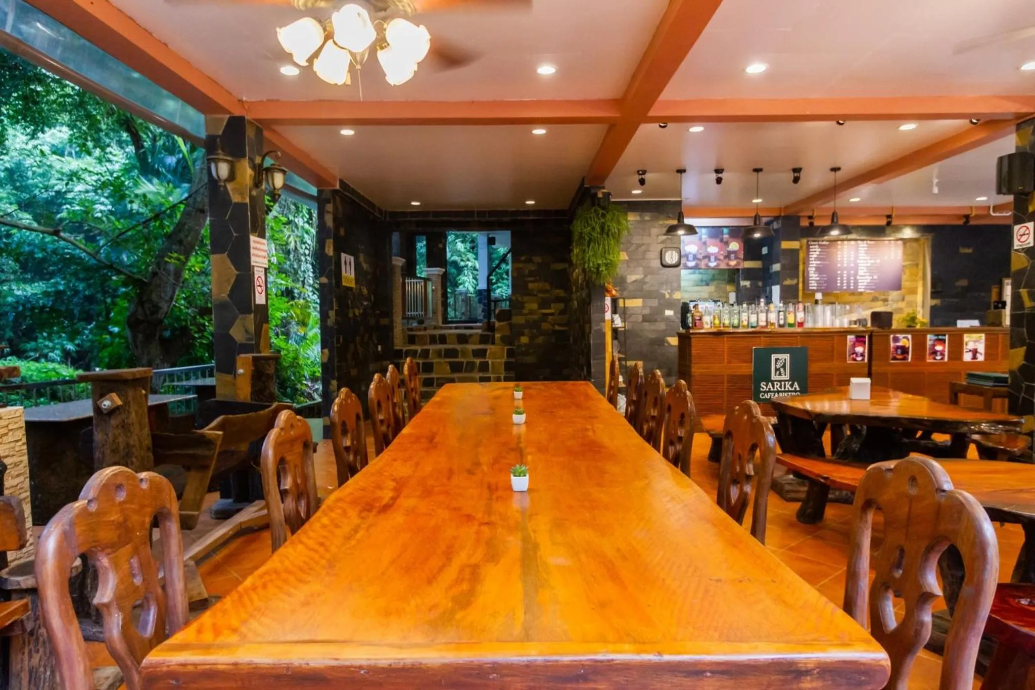 Restaurant/places to eat in Namtok Sarika Resotel