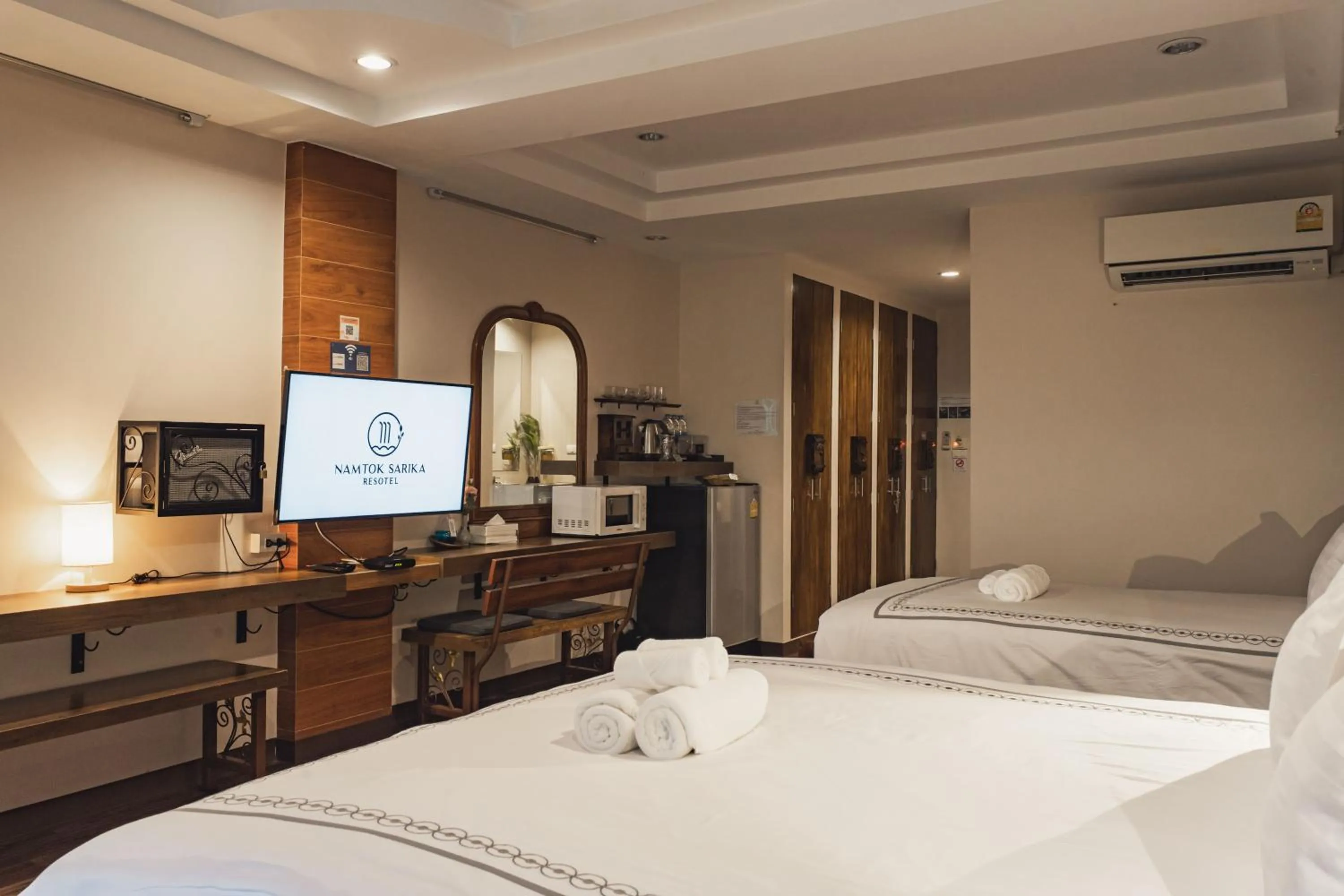 Communal lounge/ TV room, Bed in Namtok Sarika Resotel