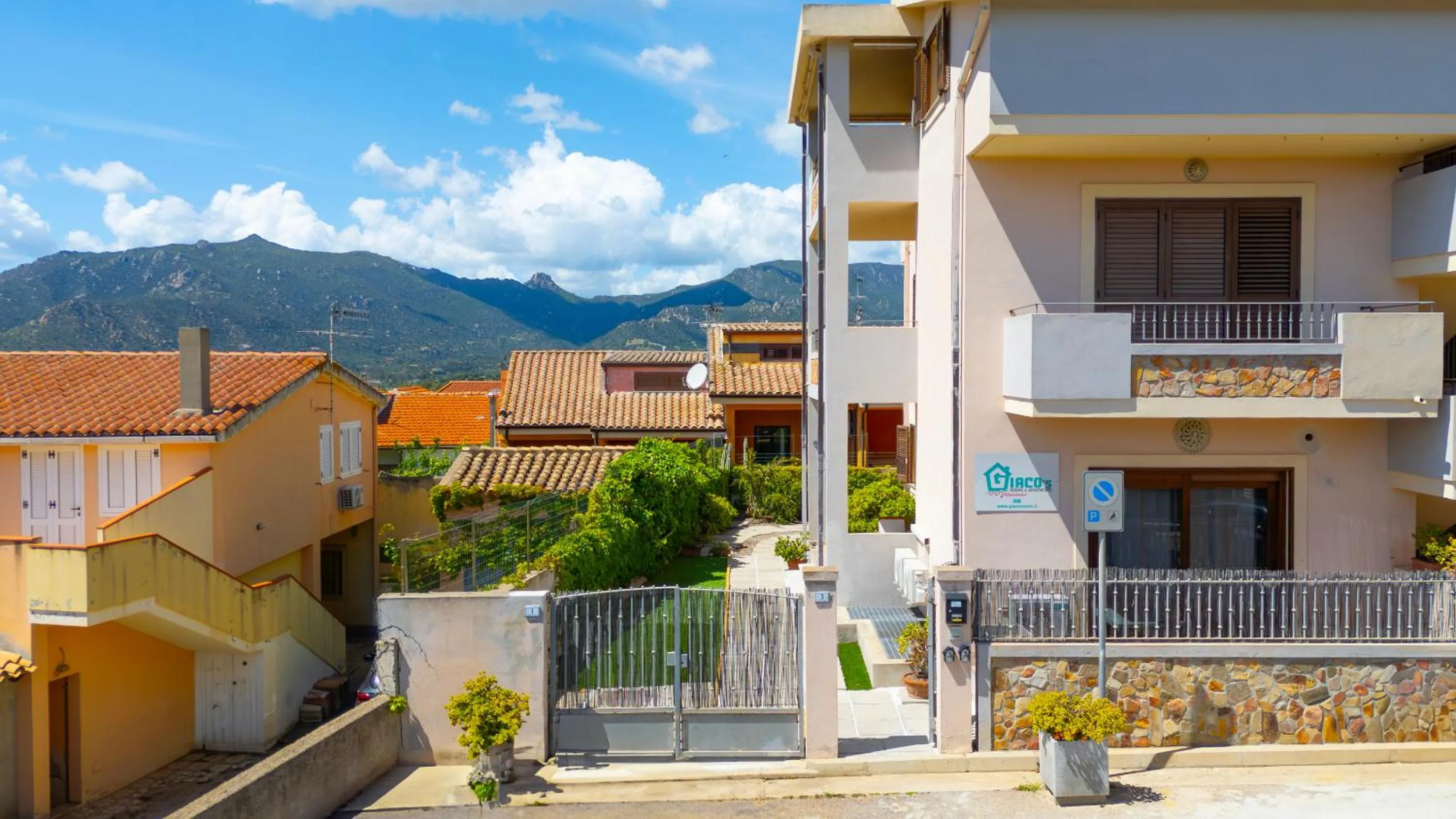 Property building in Giaco's Rooms