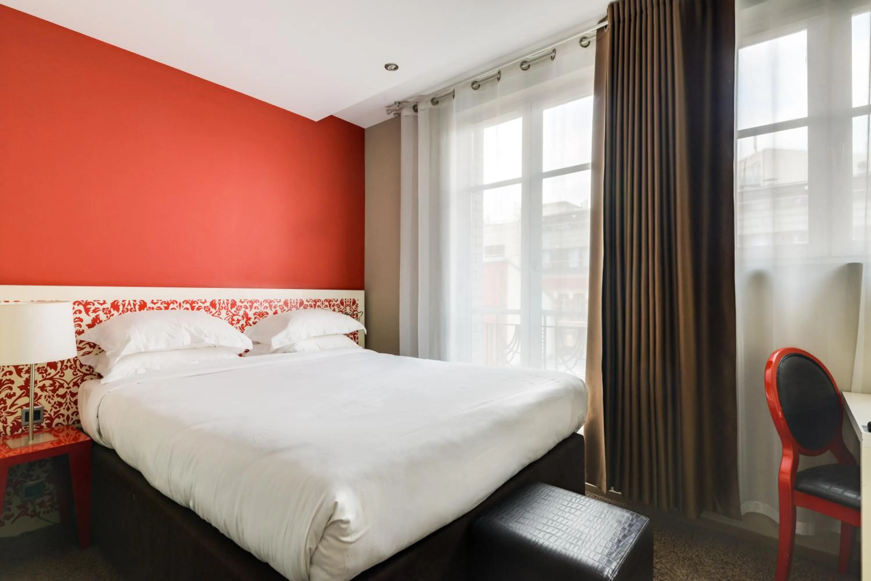 Photo of the whole room, Bed in Pavillon Nation