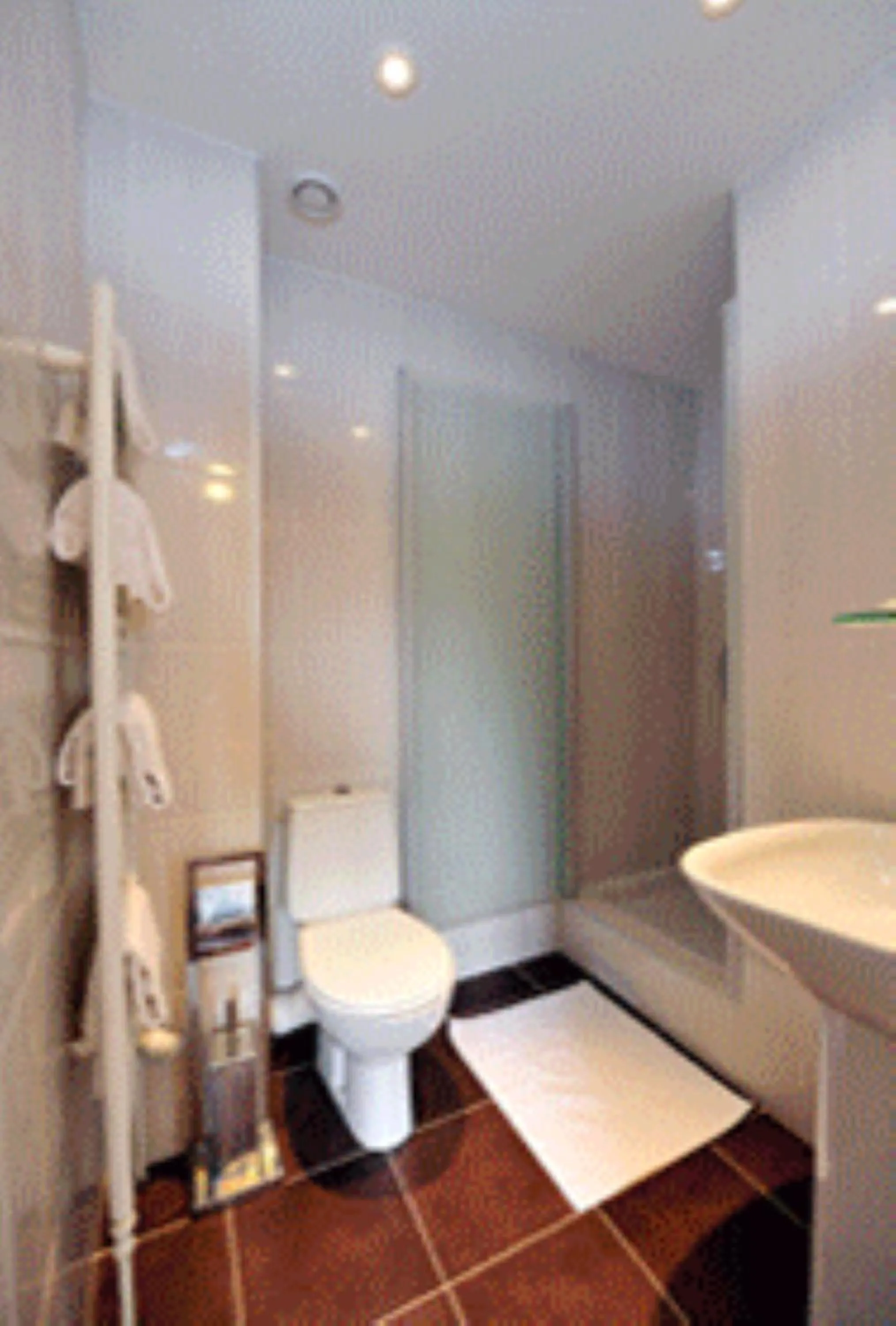 Bathroom in Le Victor Hugo