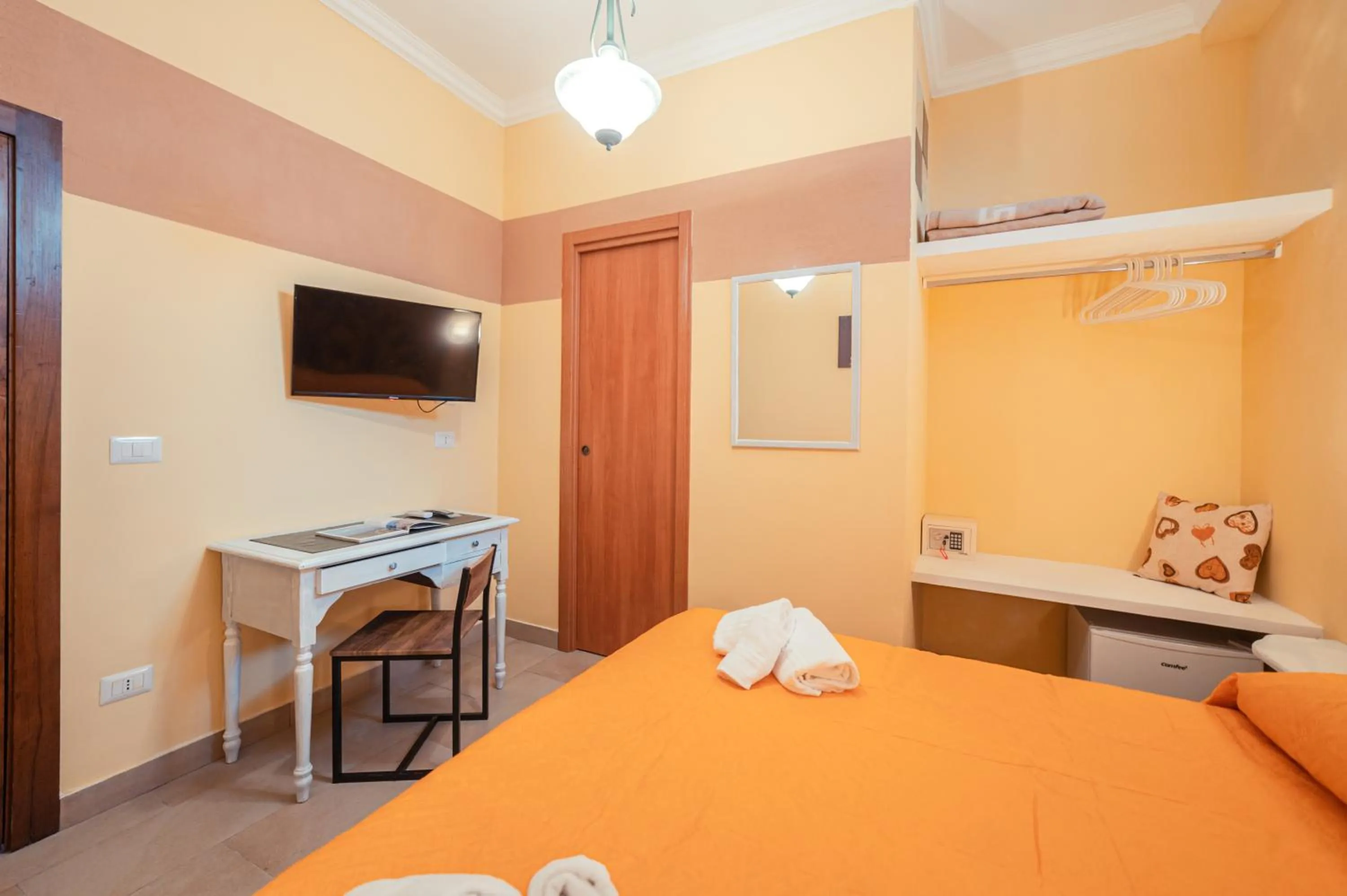 Bed in Taormina Garden Hotel