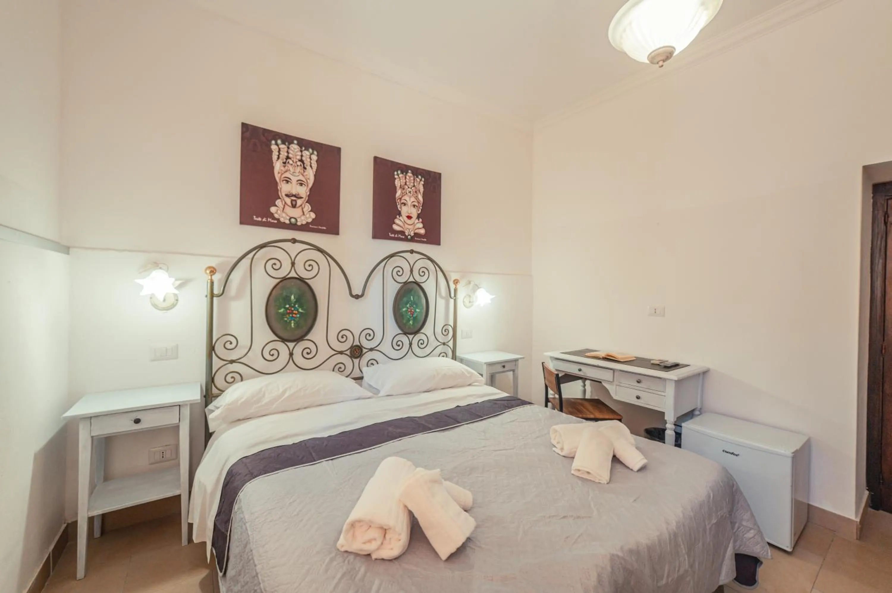 Bed in Taormina Garden Hotel