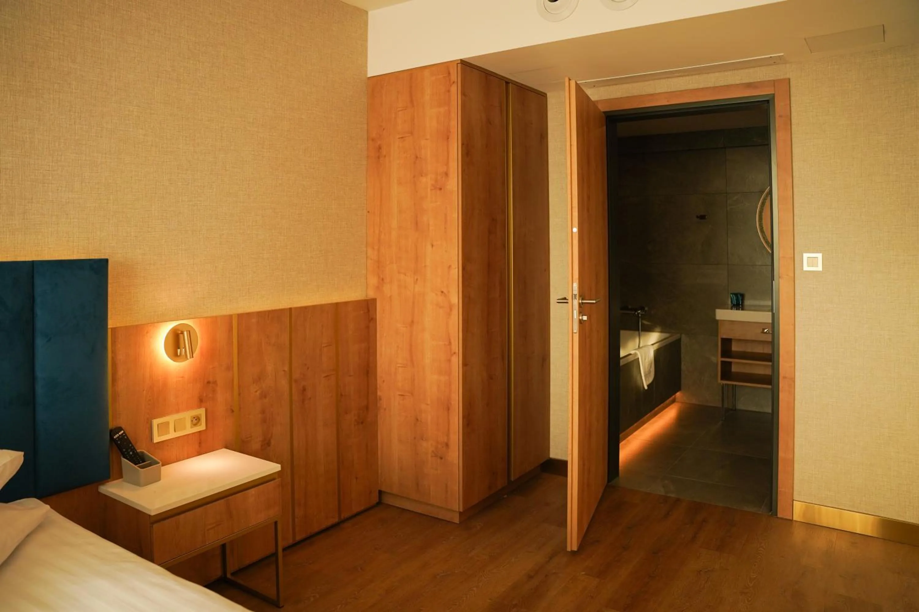 Bathroom, Bed in Hotel Mazurski Raj