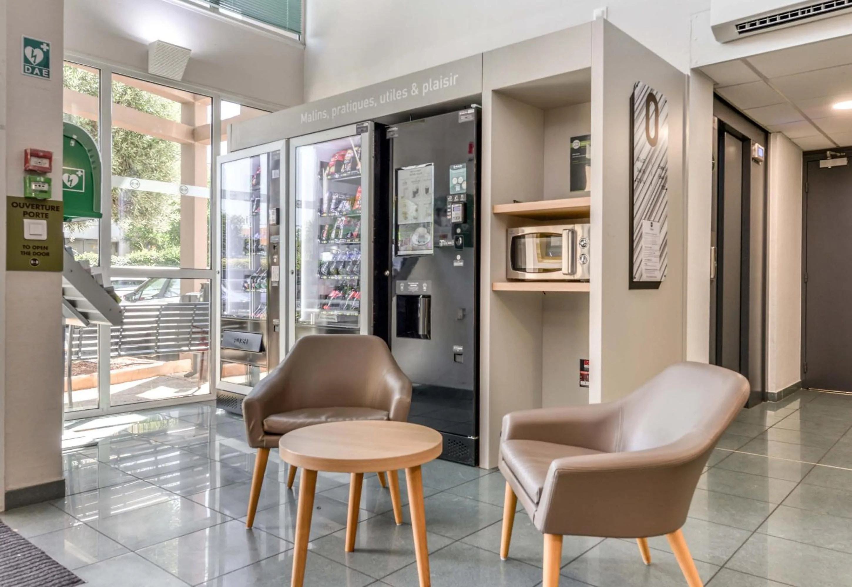 Lobby or reception in B&B HOTEL Béziers