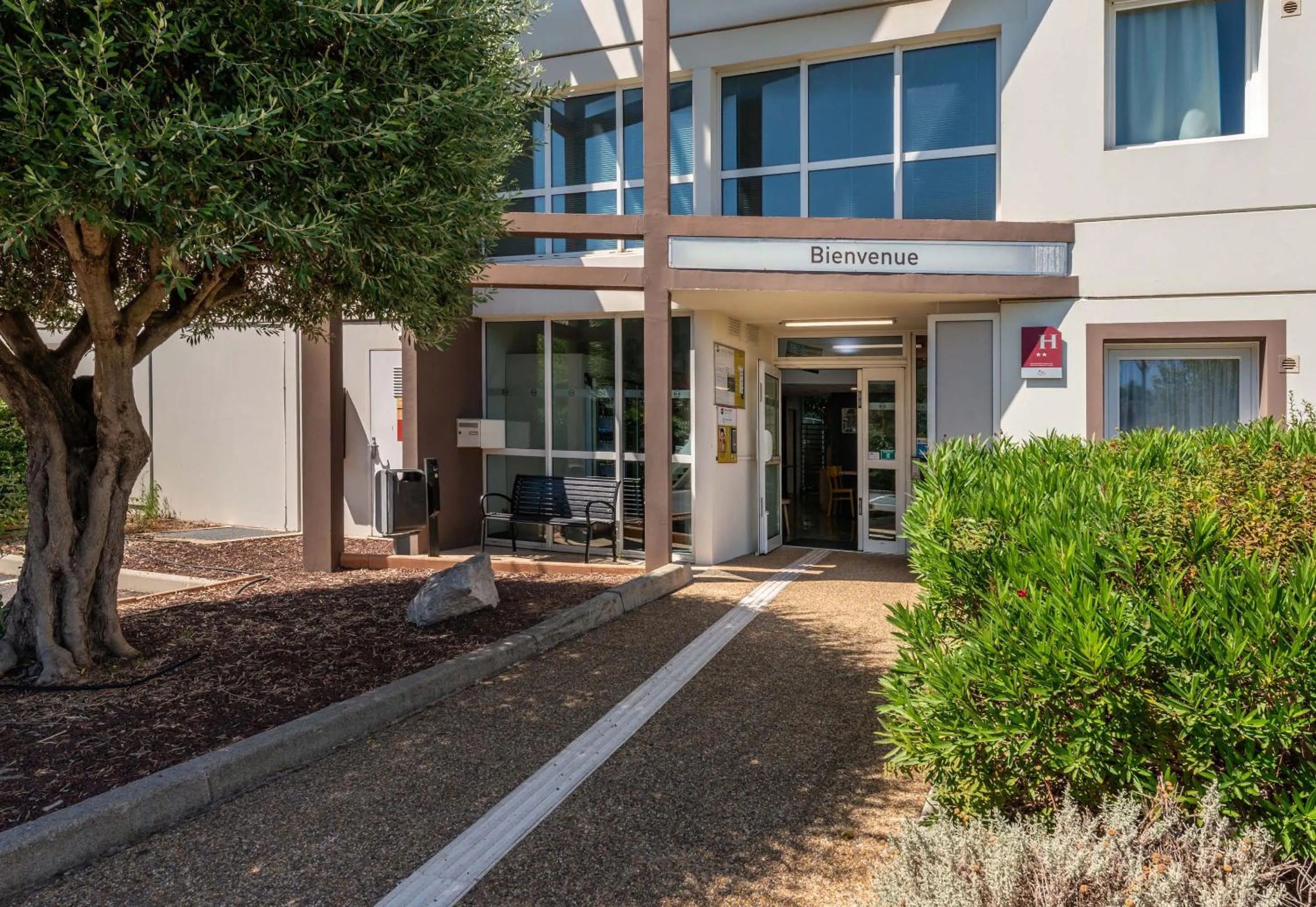 Lobby or reception in B&B HOTEL Béziers