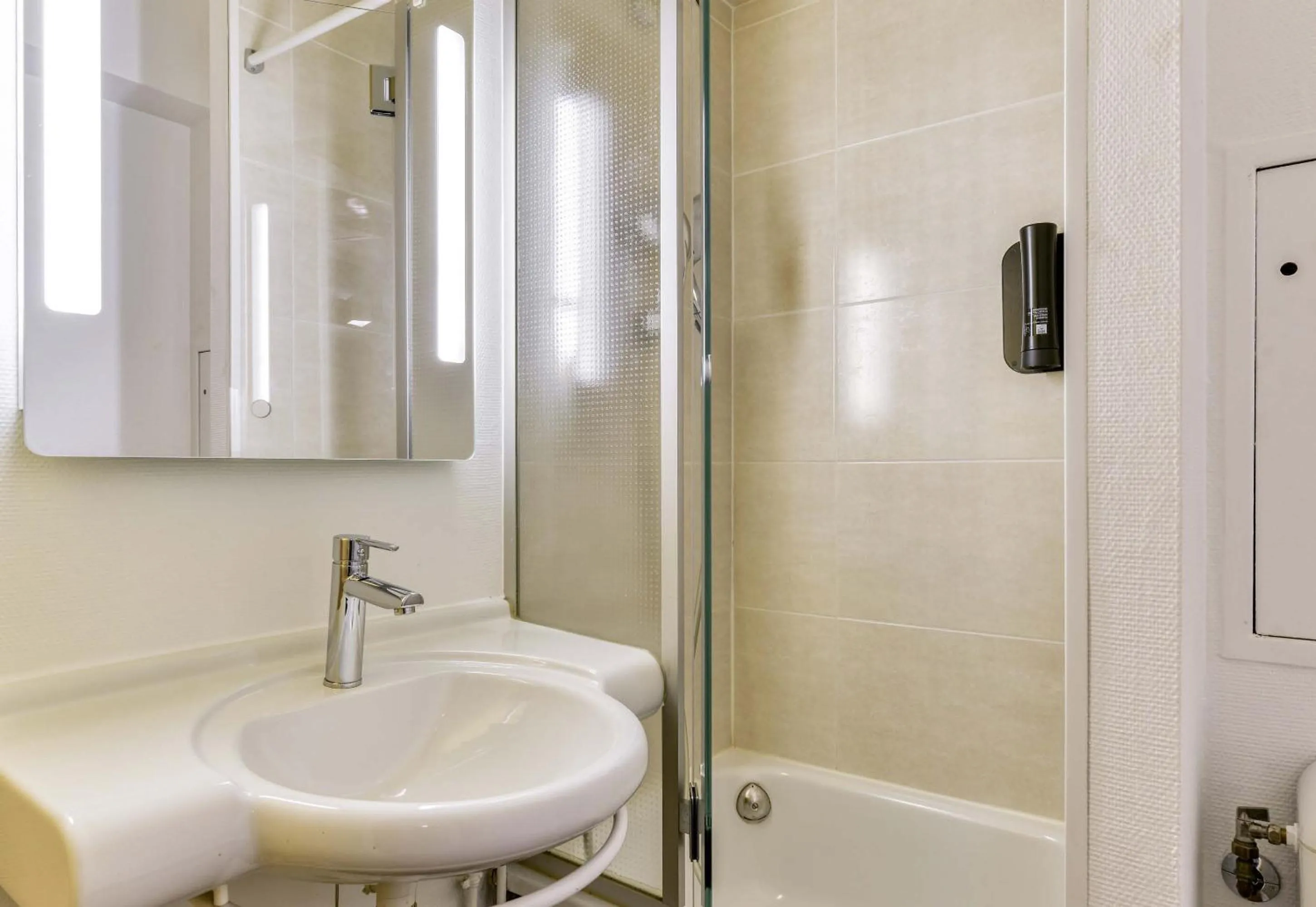 Bathroom in B&B HOTEL Béziers