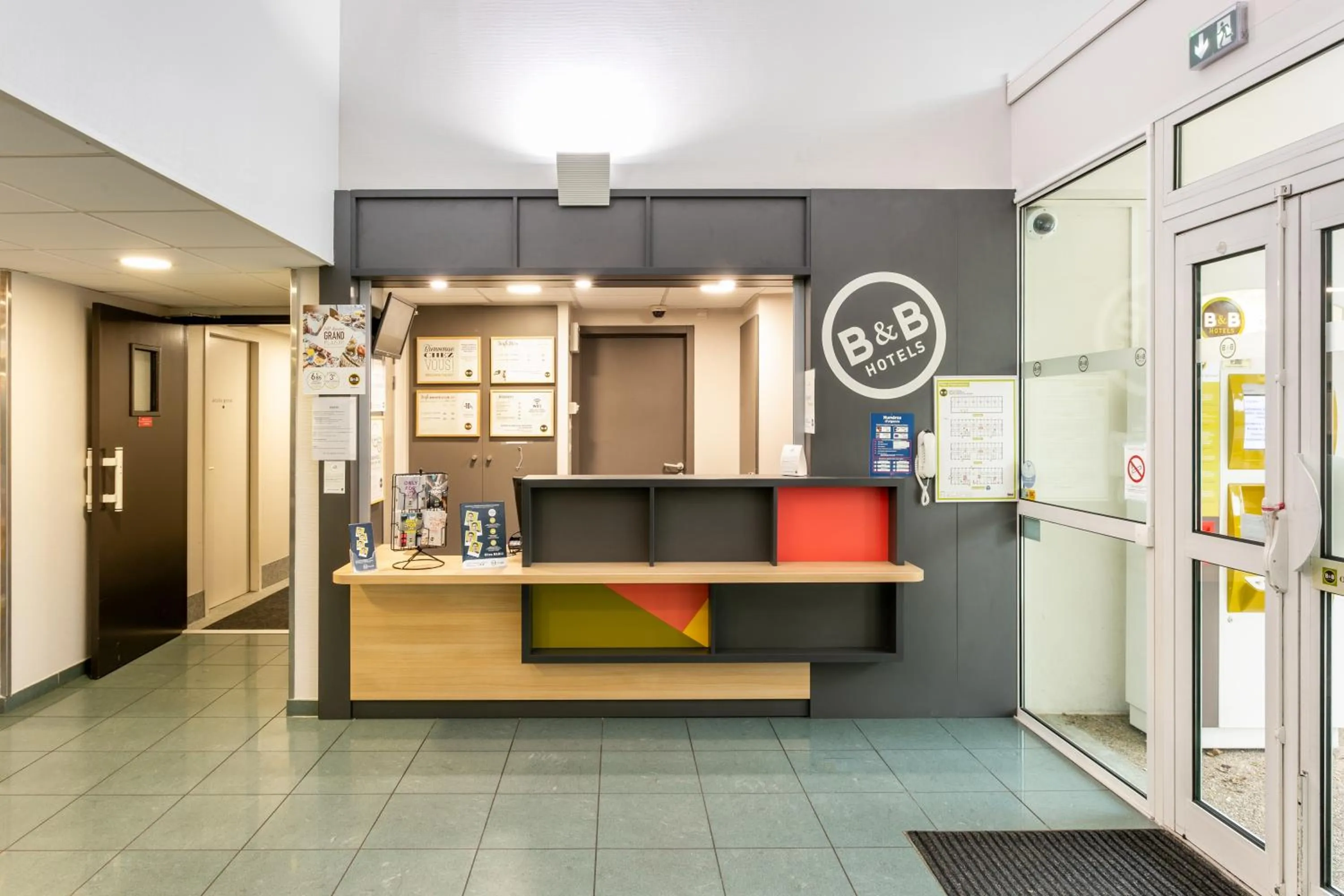 Lobby or reception in B&B HOTEL Béziers