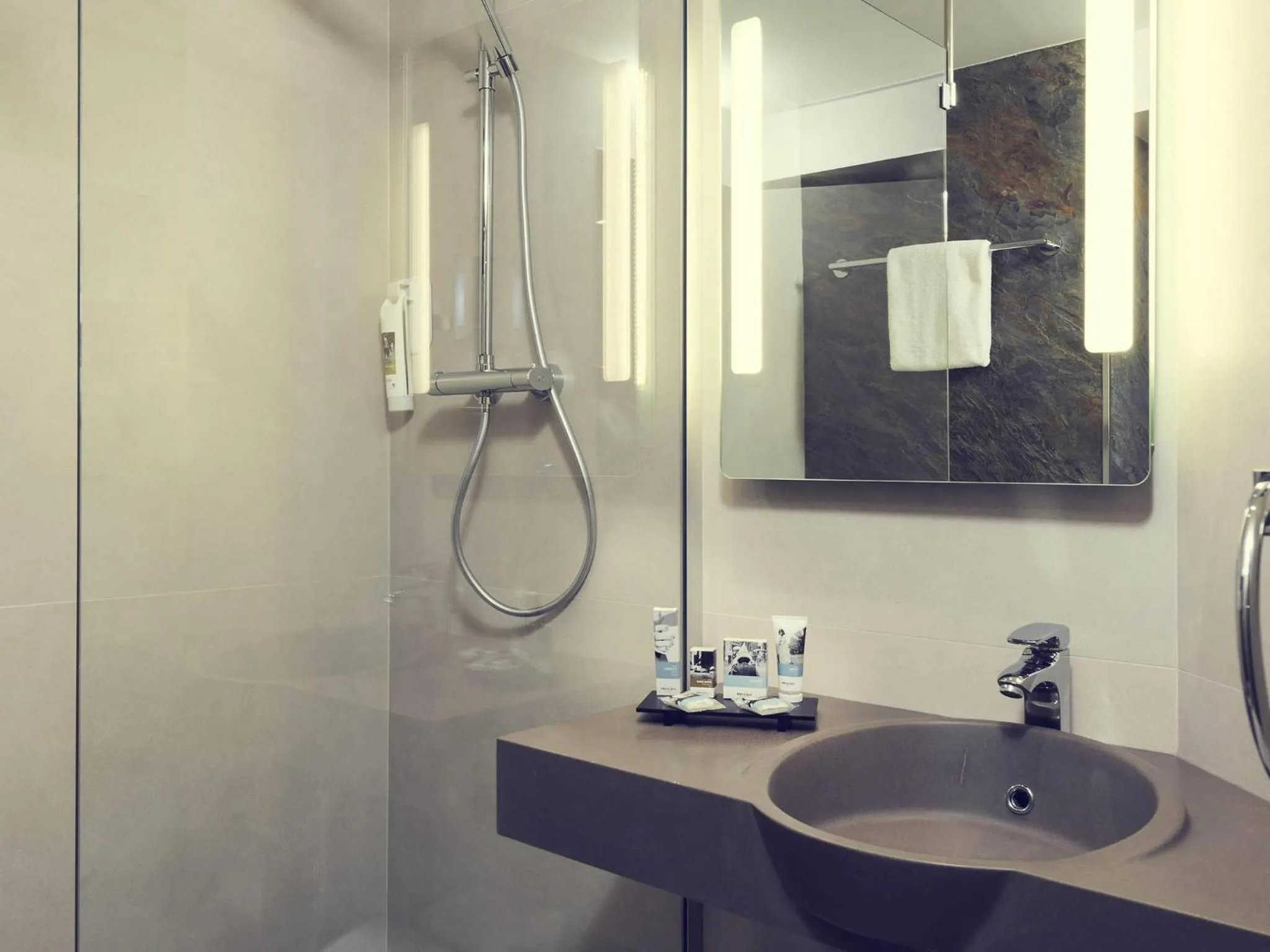 Bedroom in Mercure Paris Porte de Pantin