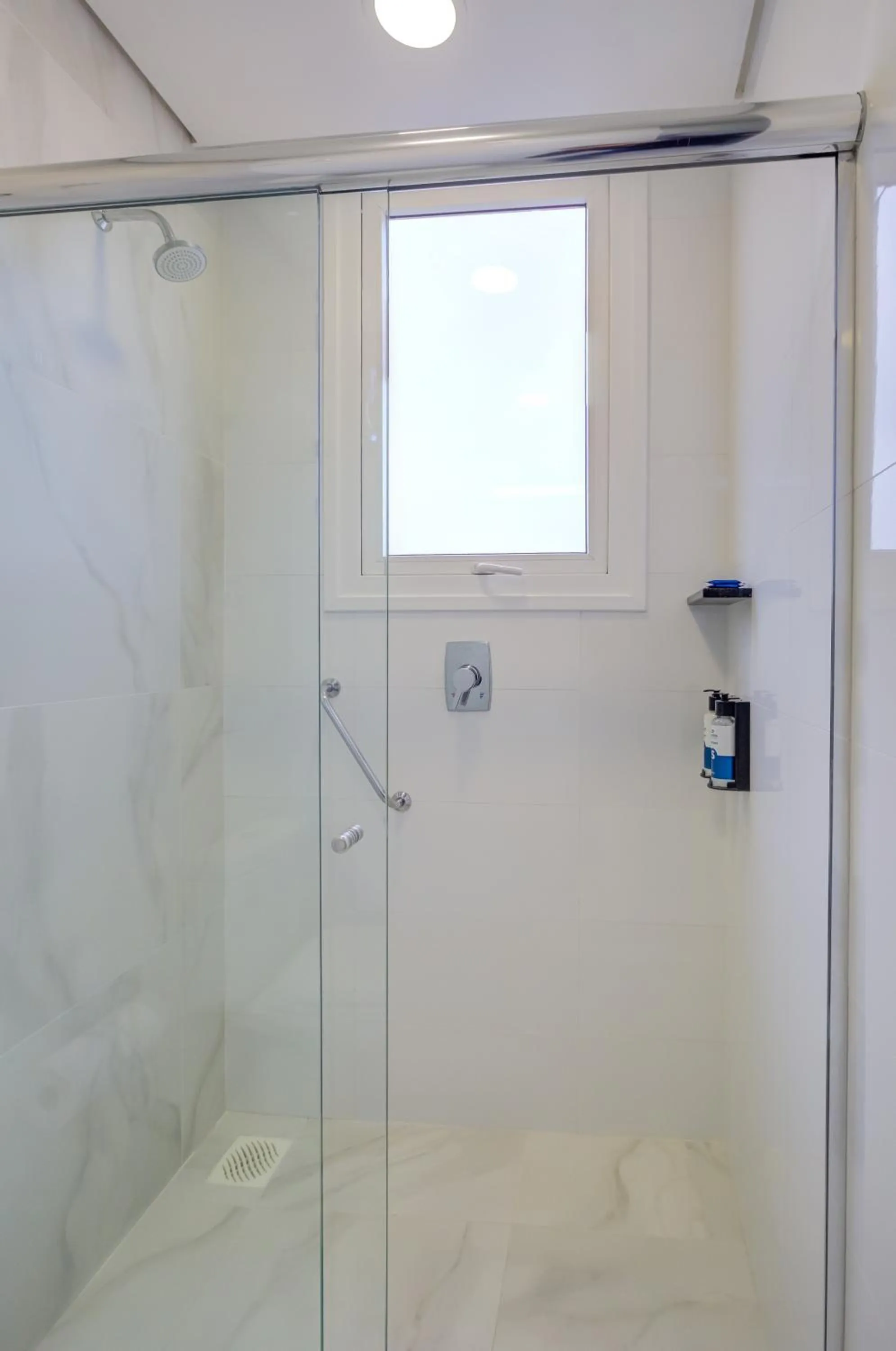 Shower in Slaviero Blumenau