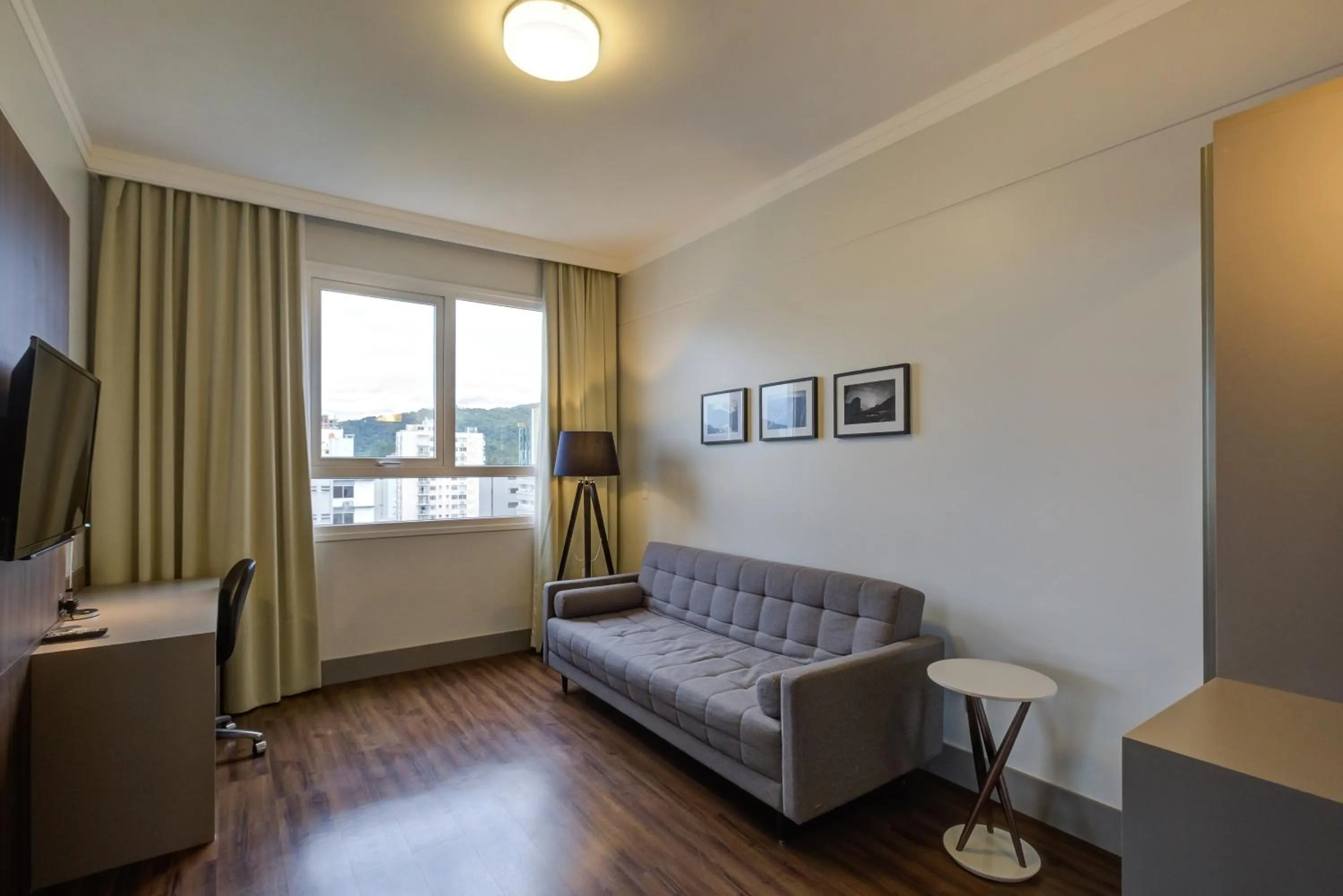 Photo of the whole room in Slaviero Blumenau