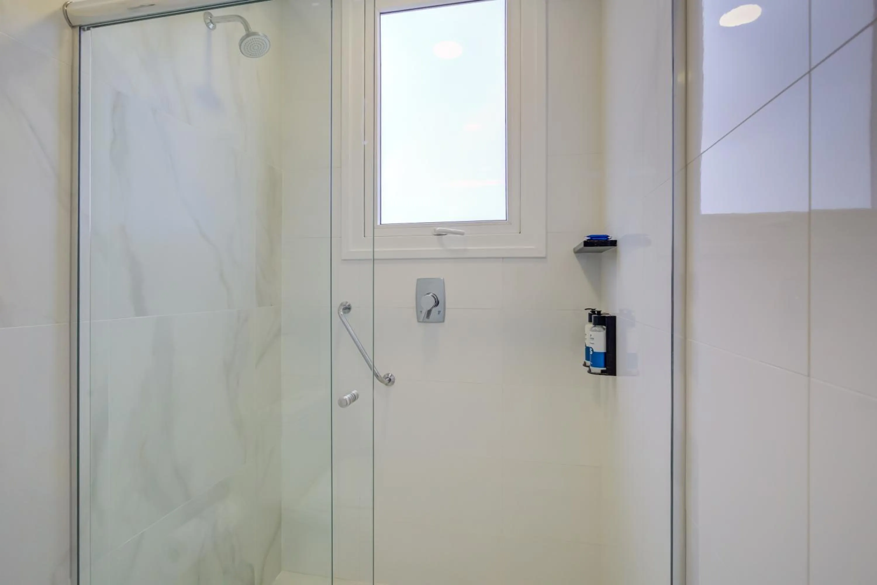 Shower in Slaviero Blumenau