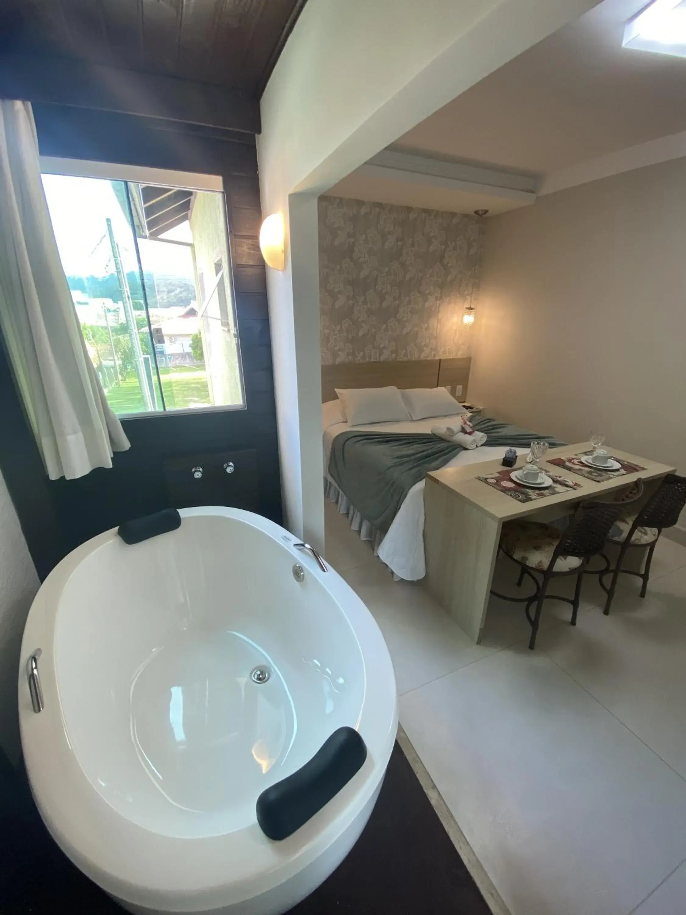 Deluxe Double Room with Bath in Pousada Retiro das Ilhas Deluxe Double Room with Bath in Pousada Retiro das Ilhas