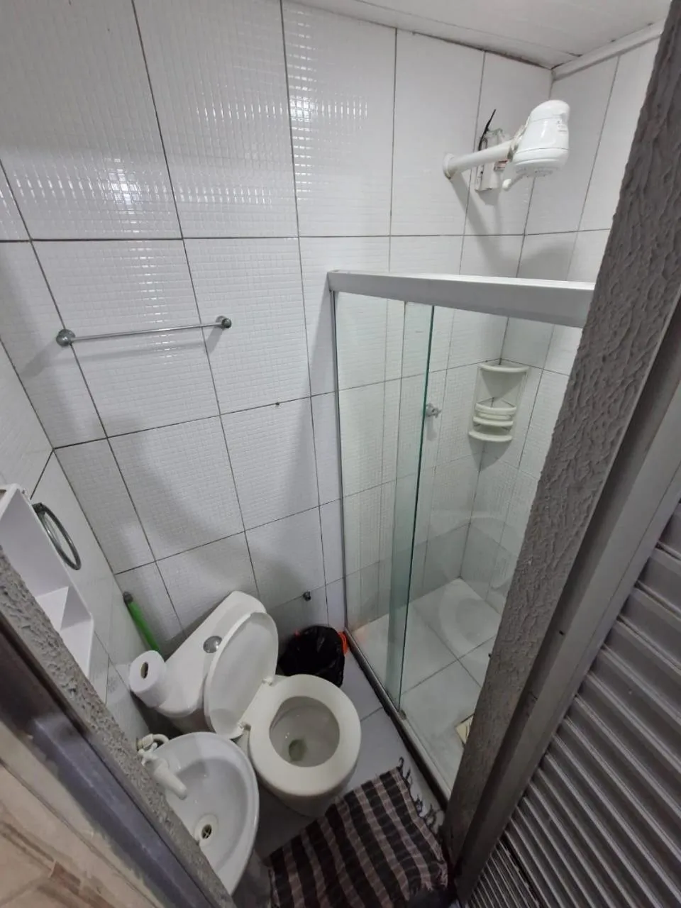 Shower in Kitnets com AR Condicionado na Praia