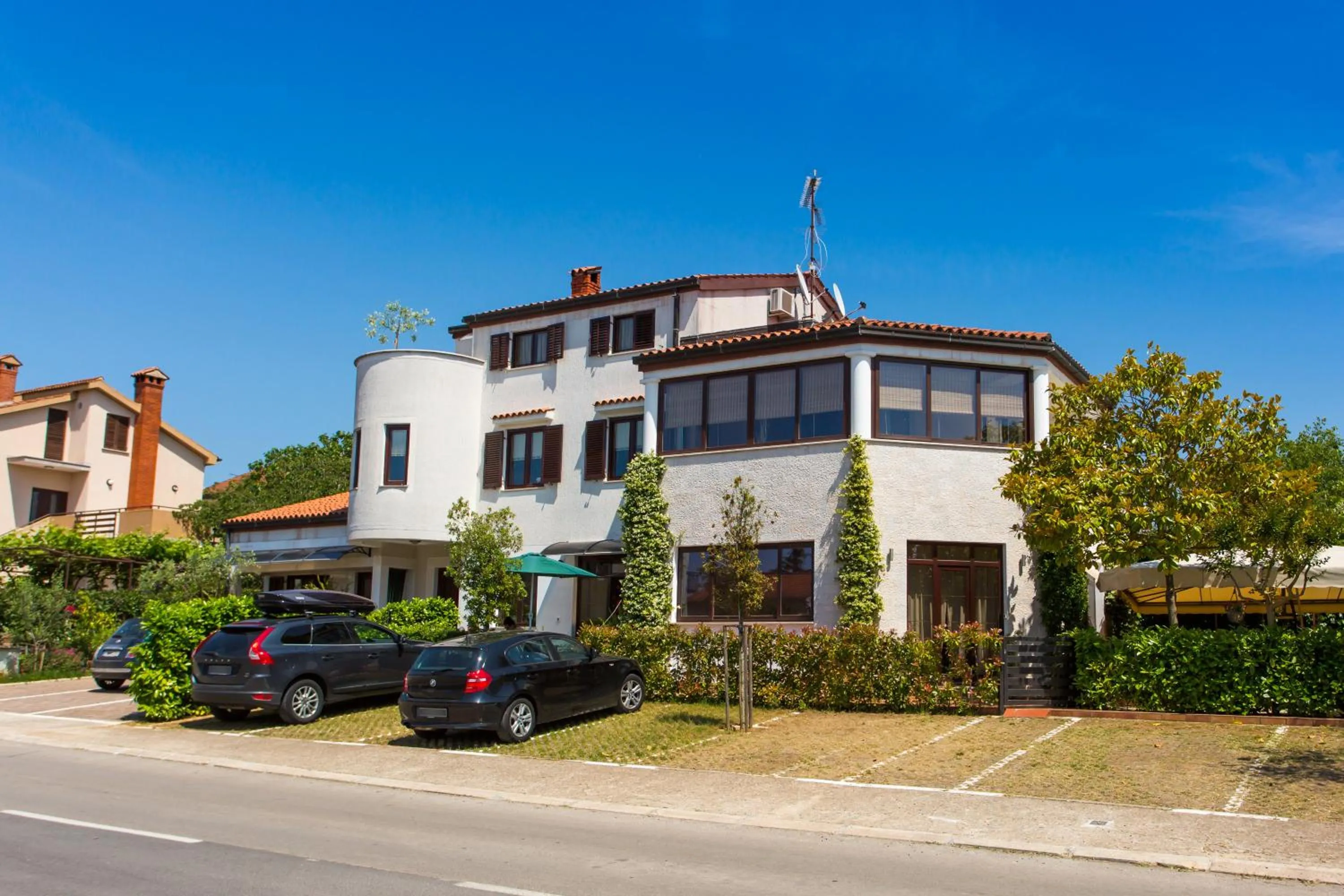 Property building in Apartments Deak